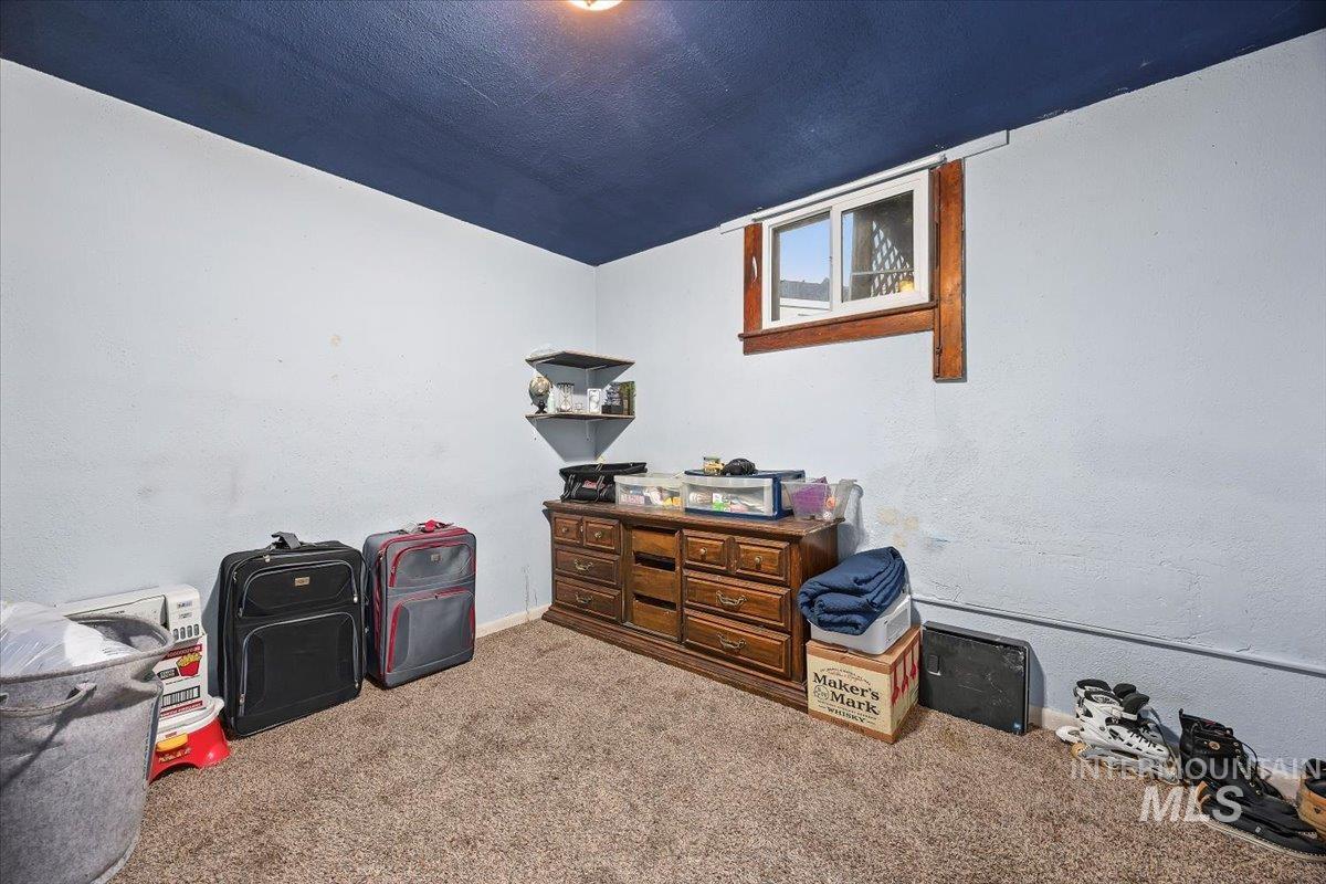 410 N Logan, Glenns Ferry, Idaho 83623, 5 Bedrooms, 2.5 Bathrooms, Residential For Sale, Price $299,999,MLS 98972401