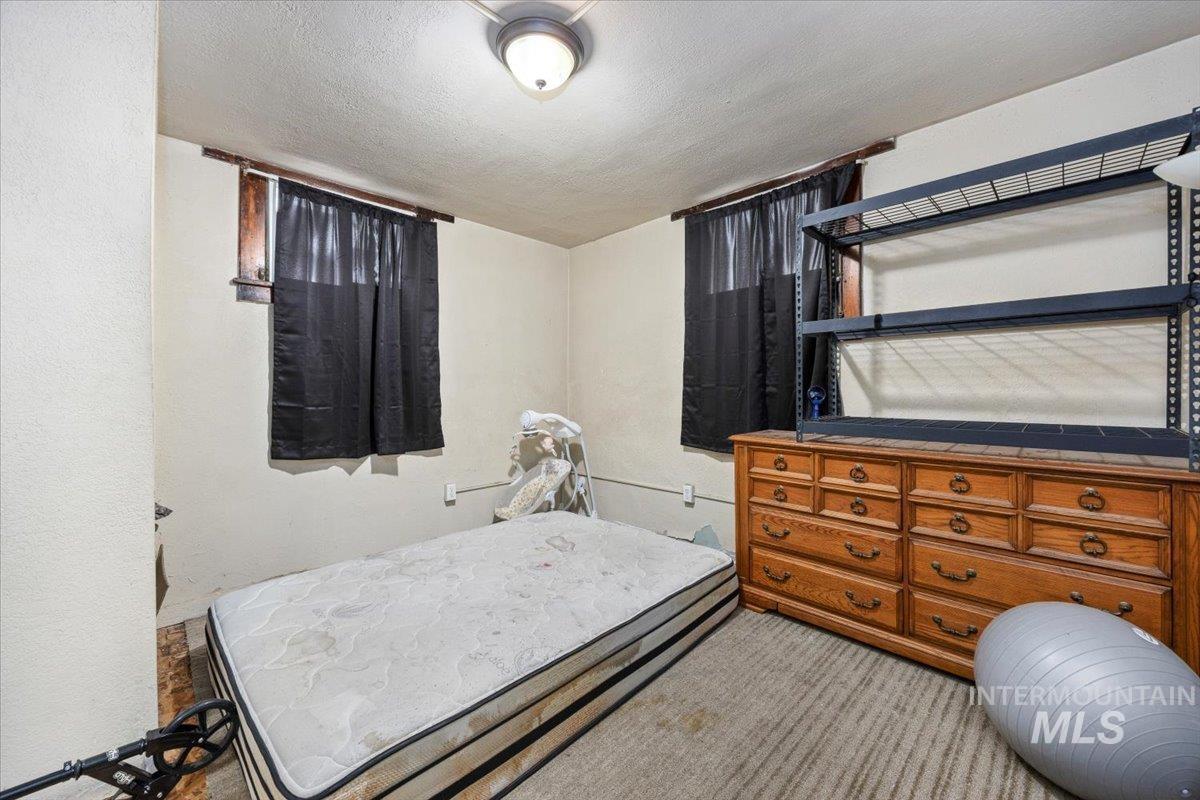 410 N Logan, Glenns Ferry, Idaho 83623, 5 Bedrooms, 2.5 Bathrooms, Residential For Sale, Price $299,999,MLS 98972401