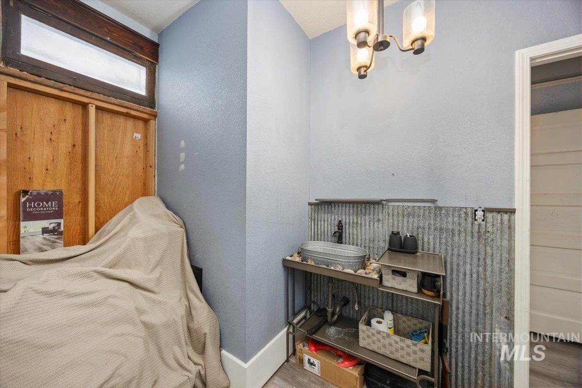 410 N Logan, Glenns Ferry, Idaho 83623, 5 Bedrooms, 2.5 Bathrooms, Residential For Sale, Price $299,999,MLS 98972401