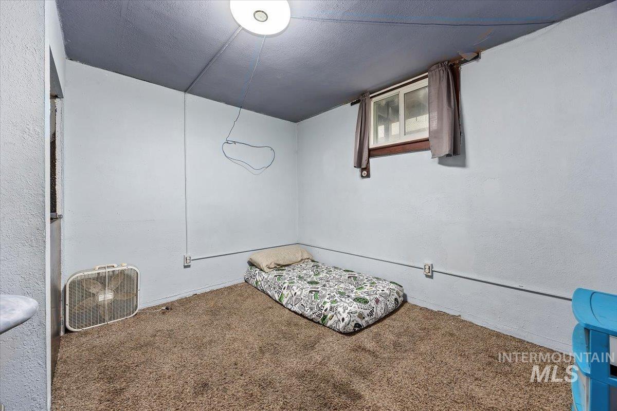 410 N Logan, Glenns Ferry, Idaho 83623, 5 Bedrooms, 2.5 Bathrooms, Residential For Sale, Price $299,999,MLS 98972401