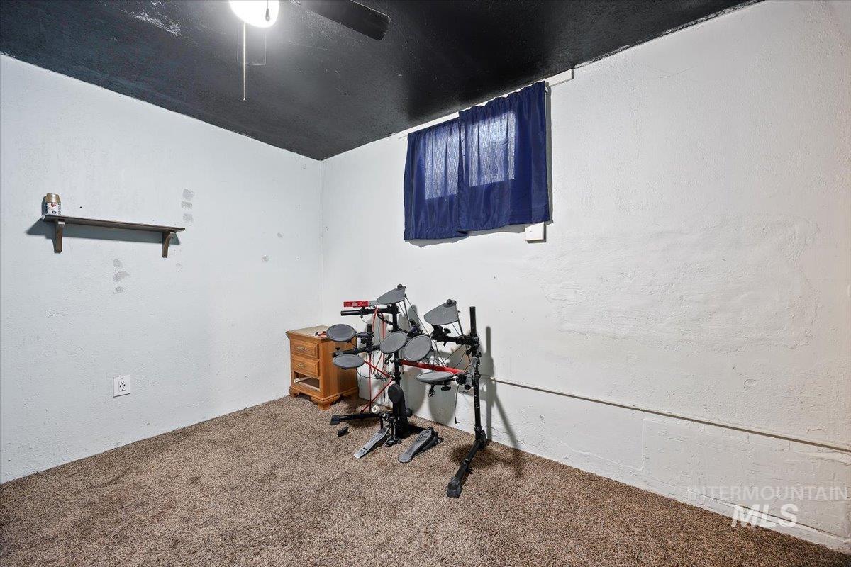 410 N Logan, Glenns Ferry, Idaho 83623, 5 Bedrooms, 2.5 Bathrooms, Residential For Sale, Price $299,999,MLS 98972401