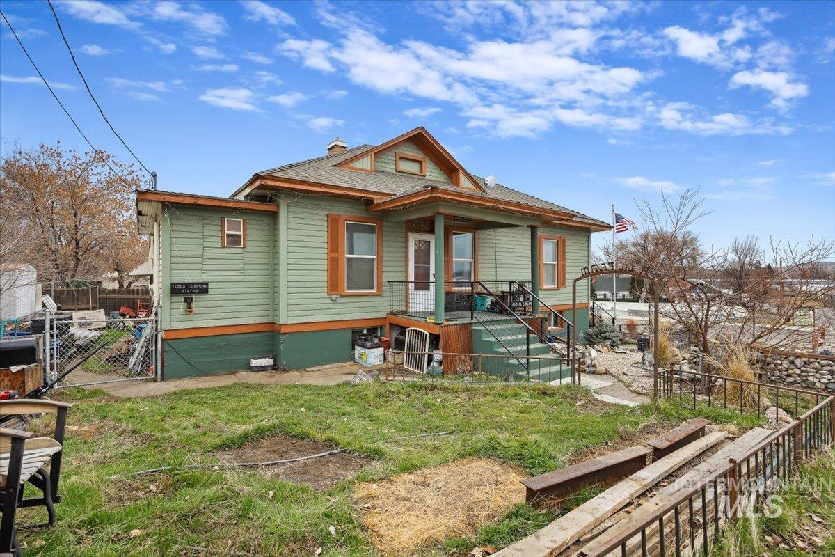 410 N Logan, Glenns Ferry, Idaho 83623, 5 Bedrooms, 2.5 Bathrooms, Residential For Sale, Price $299,999,MLS 98972401