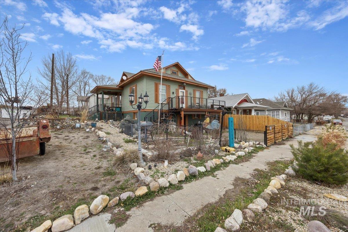 410 N Logan, Glenns Ferry, Idaho 83623, 5 Bedrooms, 2.5 Bathrooms, Residential For Sale, Price $299,999,MLS 98972401