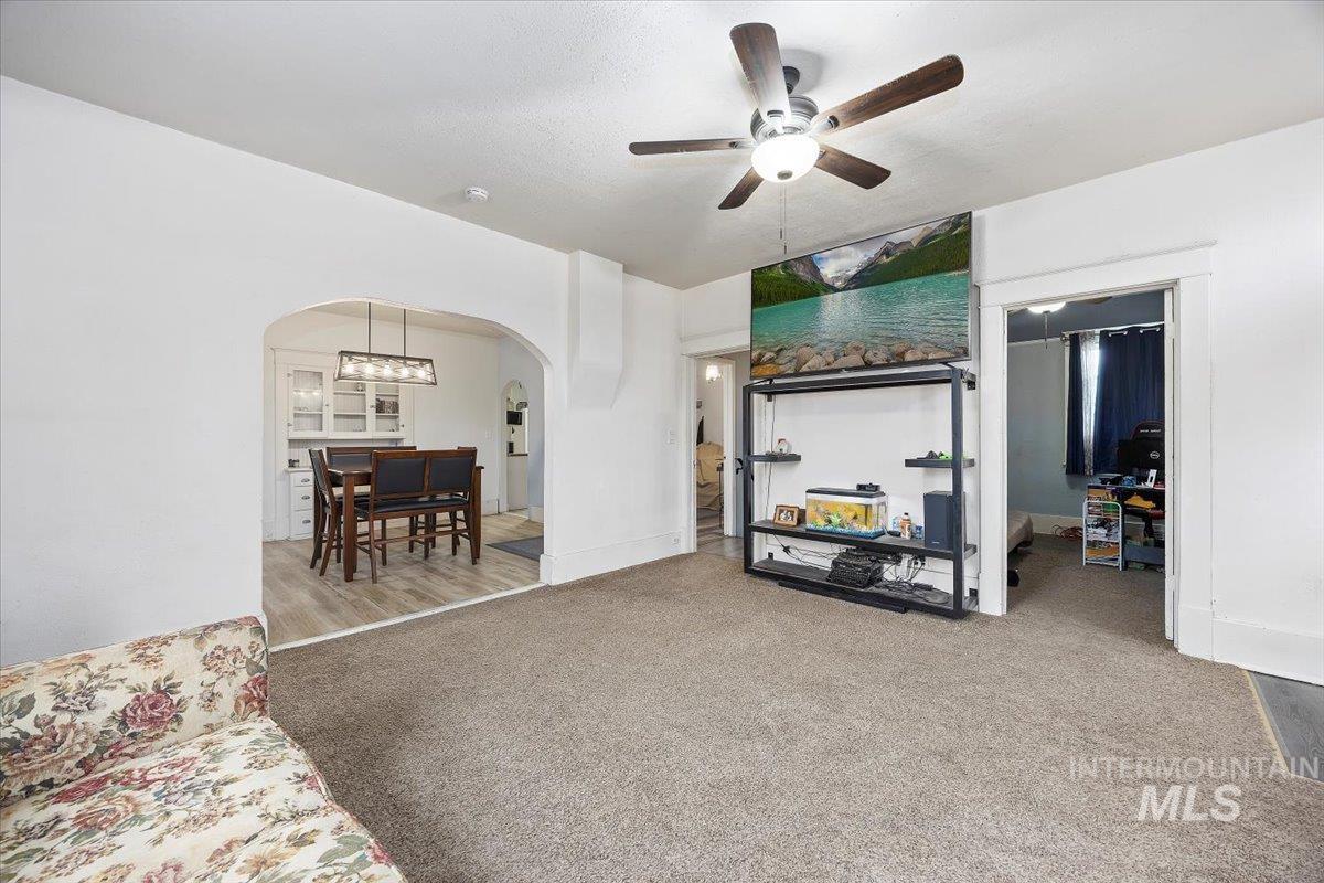 410 N Logan, Glenns Ferry, Idaho 83623, 5 Bedrooms, 2.5 Bathrooms, Residential For Sale, Price $299,999,MLS 98972401