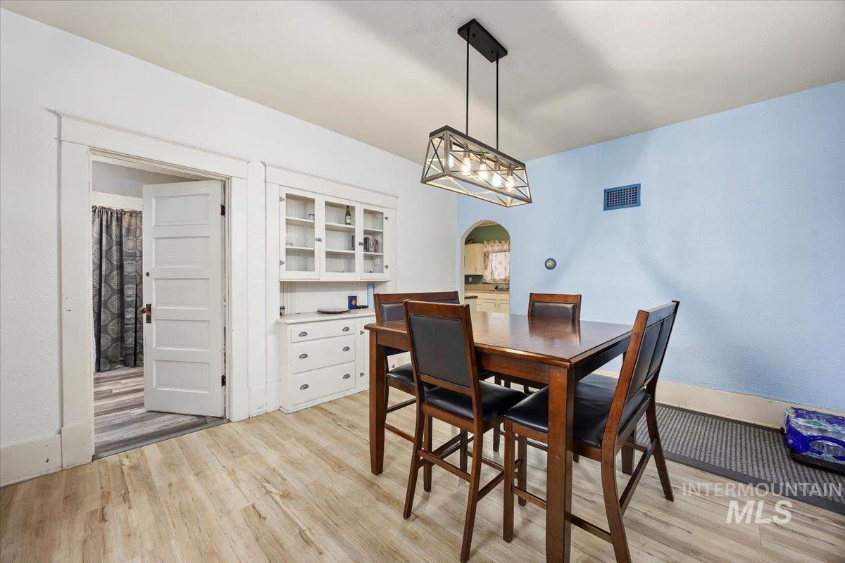 410 N Logan, Glenns Ferry, Idaho 83623, 5 Bedrooms, 2.5 Bathrooms, Residential For Sale, Price $299,999,MLS 98972401