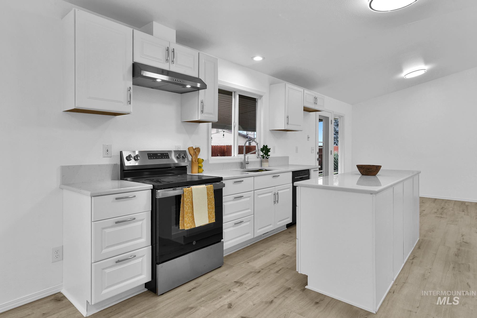 10838 W Tidewater Ct, Boise, Idaho 83713, 4 Bedrooms, 2 Bathrooms, Residential For Sale, Price $489,000,MLS 98972402