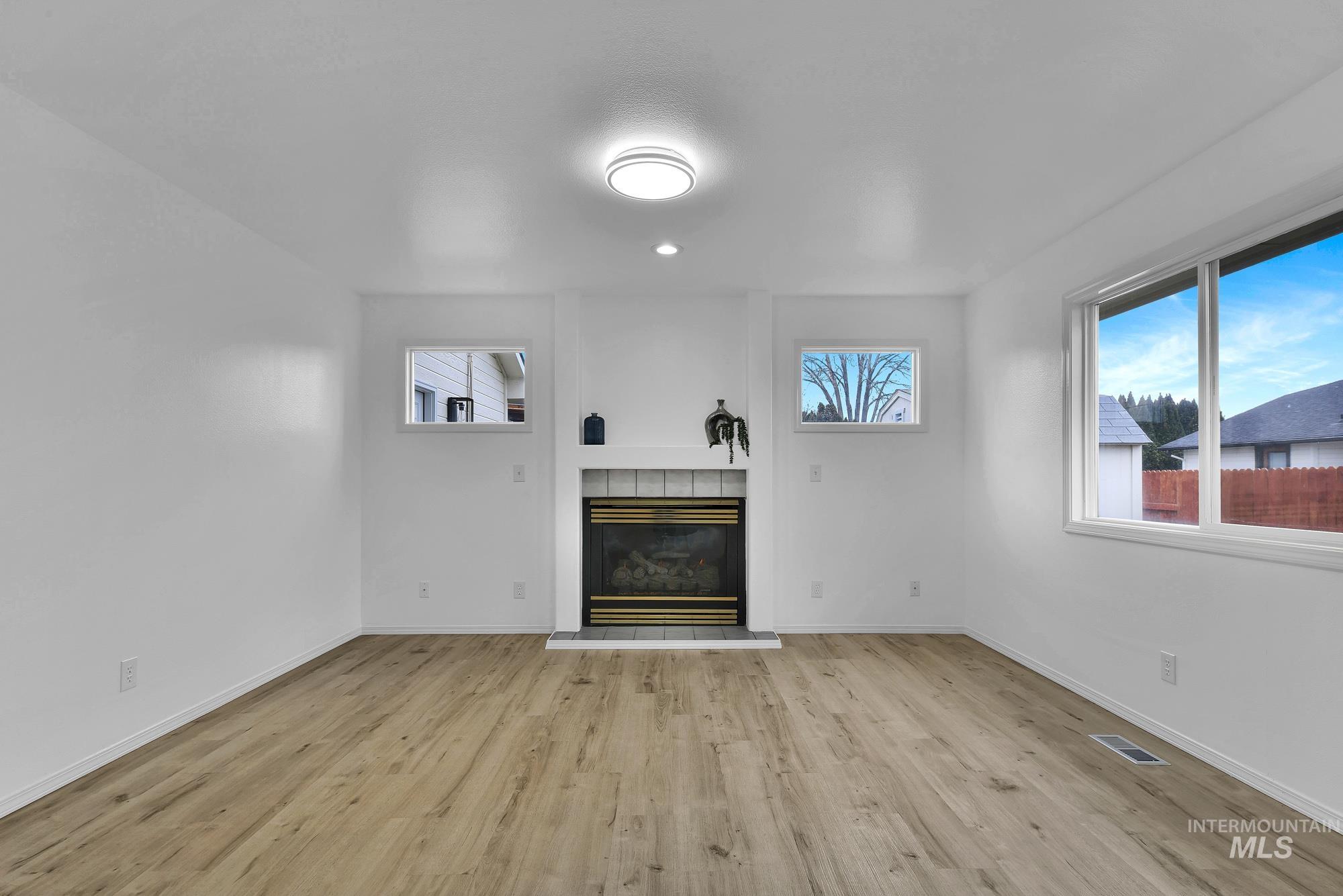 10838 W Tidewater Ct, Boise, Idaho 83713, 4 Bedrooms, 2 Bathrooms, Residential For Sale, Price $489,000,MLS 98972402