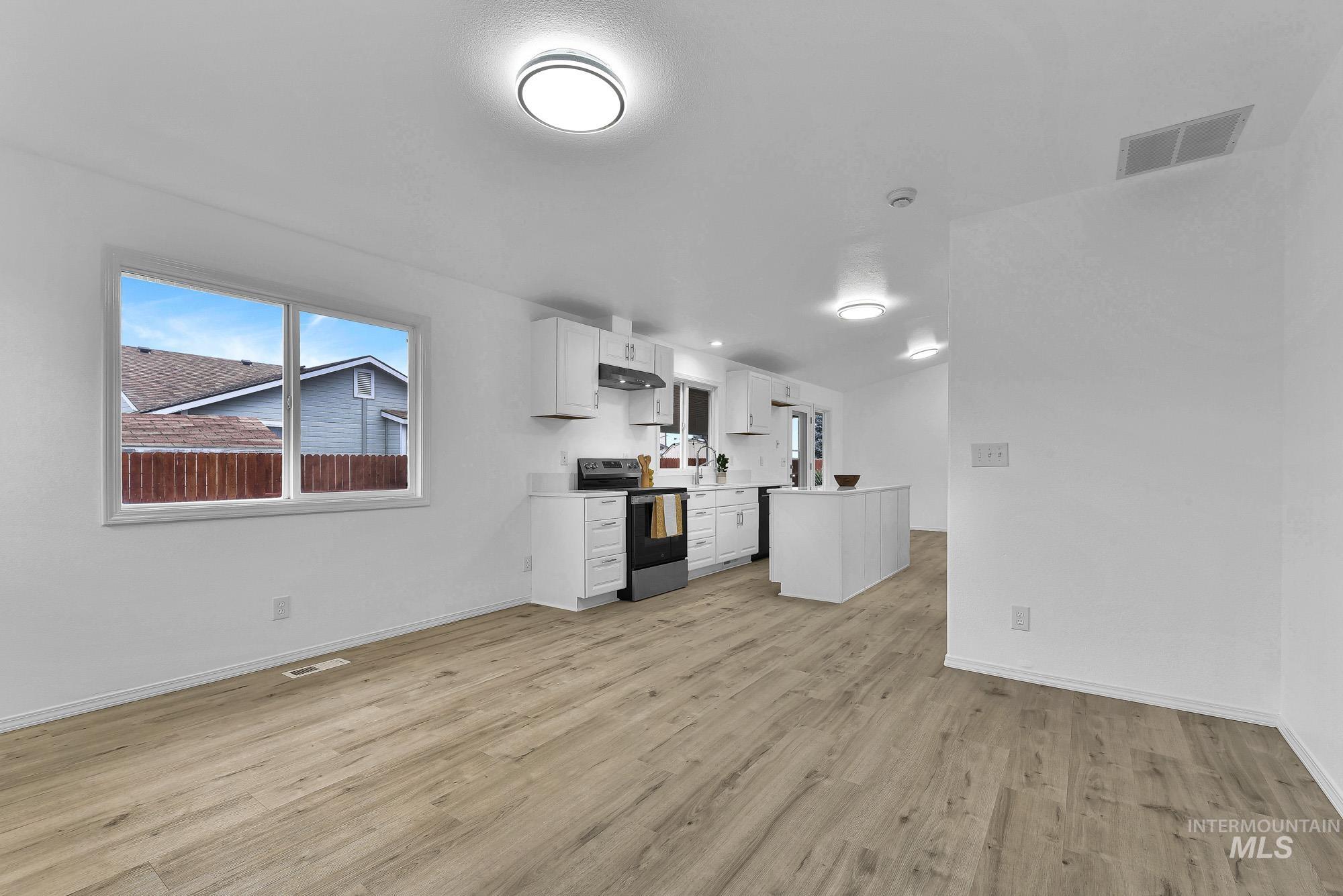 10838 W Tidewater Ct, Boise, Idaho 83713, 4 Bedrooms, 2 Bathrooms, Residential For Sale, Price $489,000,MLS 98972402