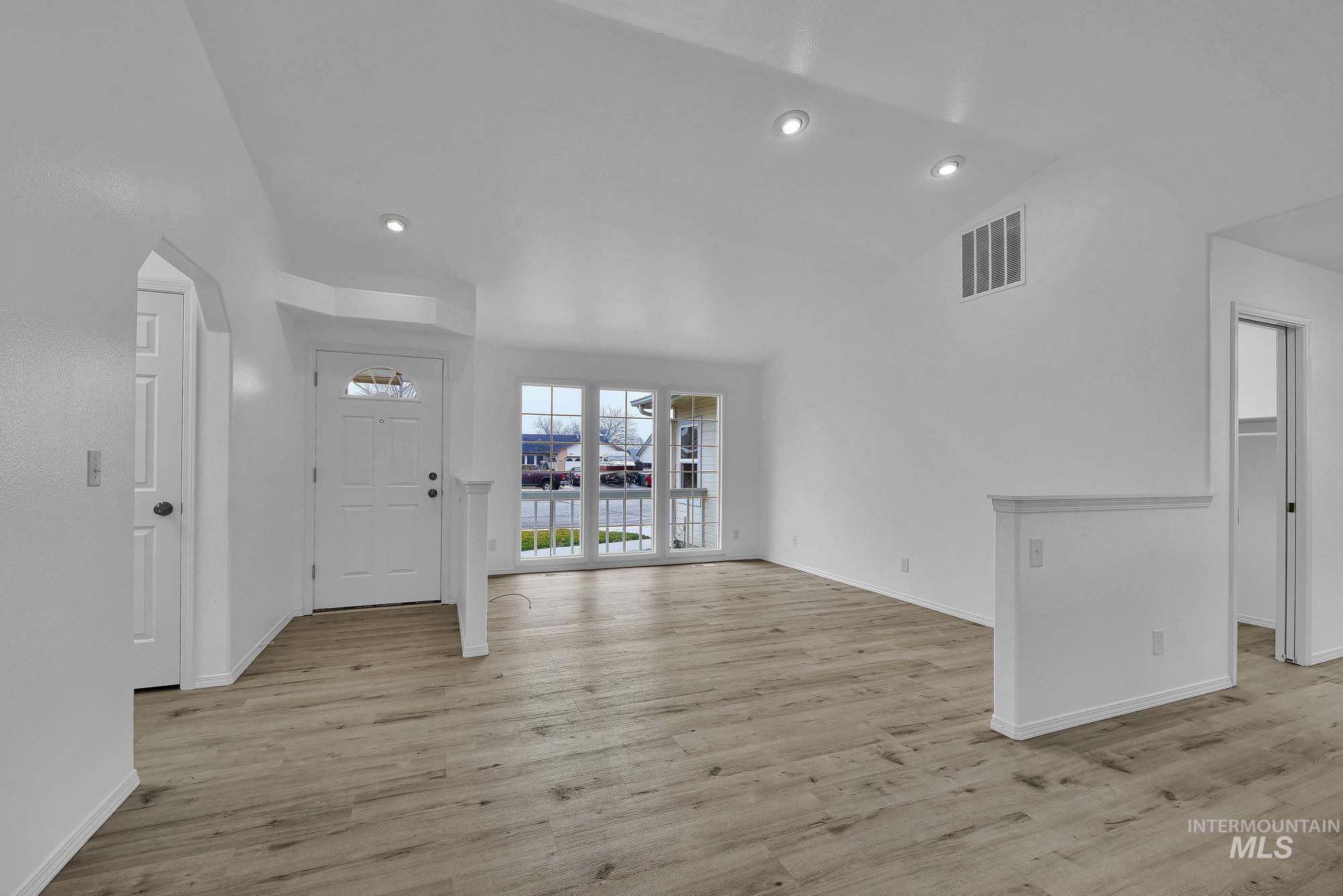 10838 W Tidewater Ct, Boise, Idaho 83713, 4 Bedrooms, 2 Bathrooms, Residential For Sale, Price $489,000,MLS 98972402