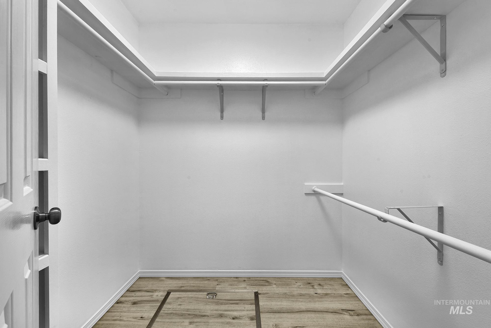 10838 W Tidewater Ct, Boise, Idaho 83713, 4 Bedrooms, 2 Bathrooms, Residential For Sale, Price $489,000,MLS 98972402