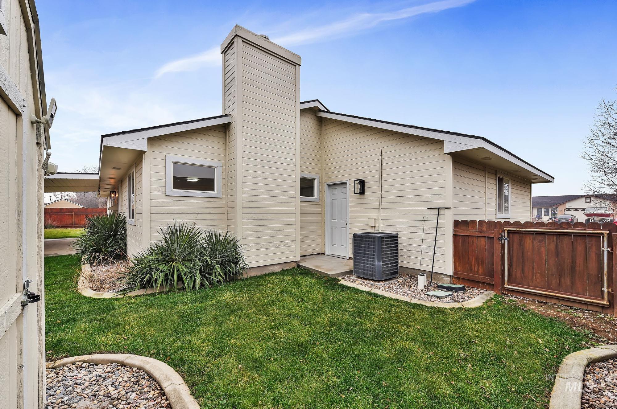 10838 W Tidewater Ct, Boise, Idaho 83713, 4 Bedrooms, 2 Bathrooms, Residential For Sale, Price $489,000,MLS 98972402