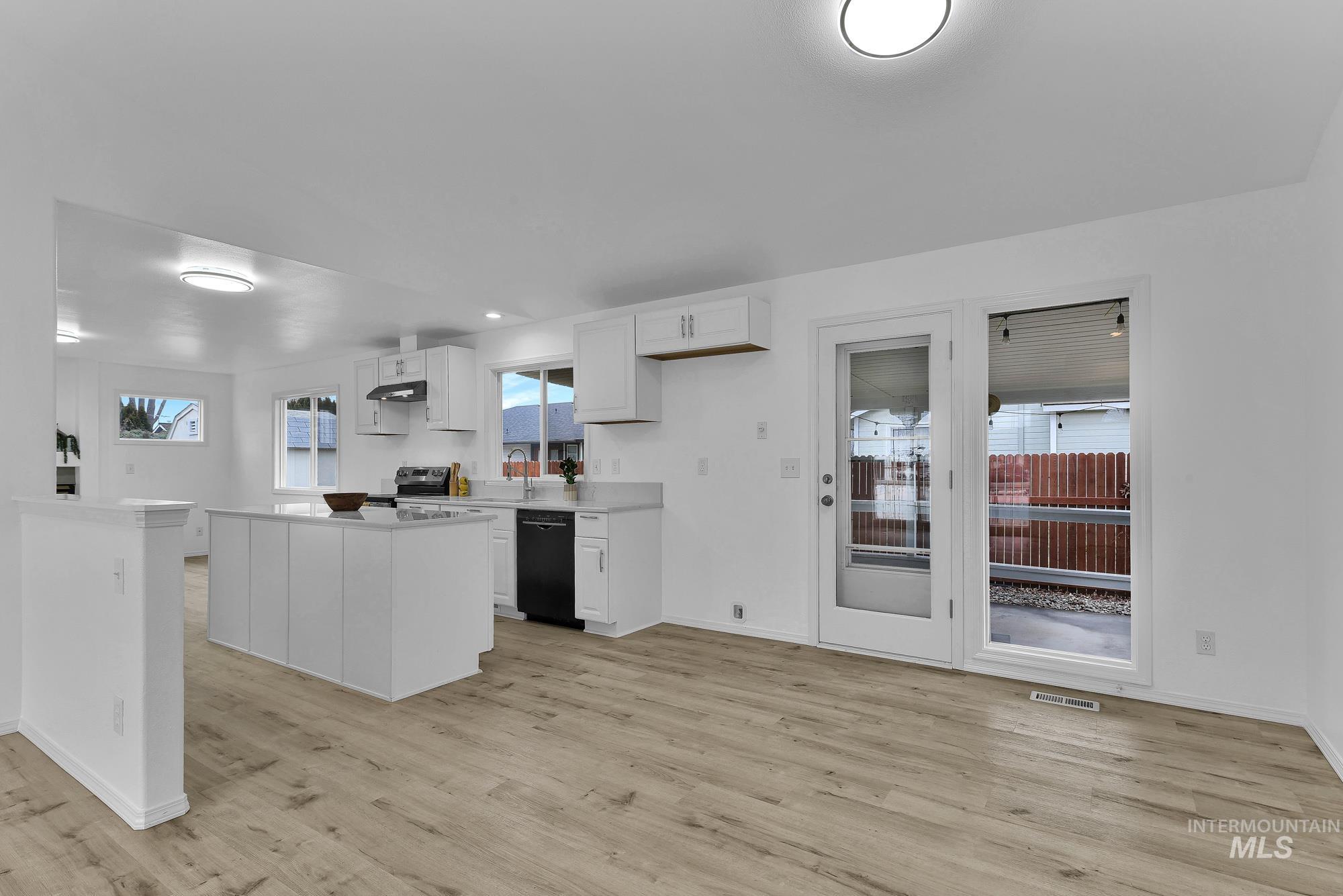 10838 W Tidewater Ct, Boise, Idaho 83713, 4 Bedrooms, 2 Bathrooms, Residential For Sale, Price $489,000,MLS 98972402