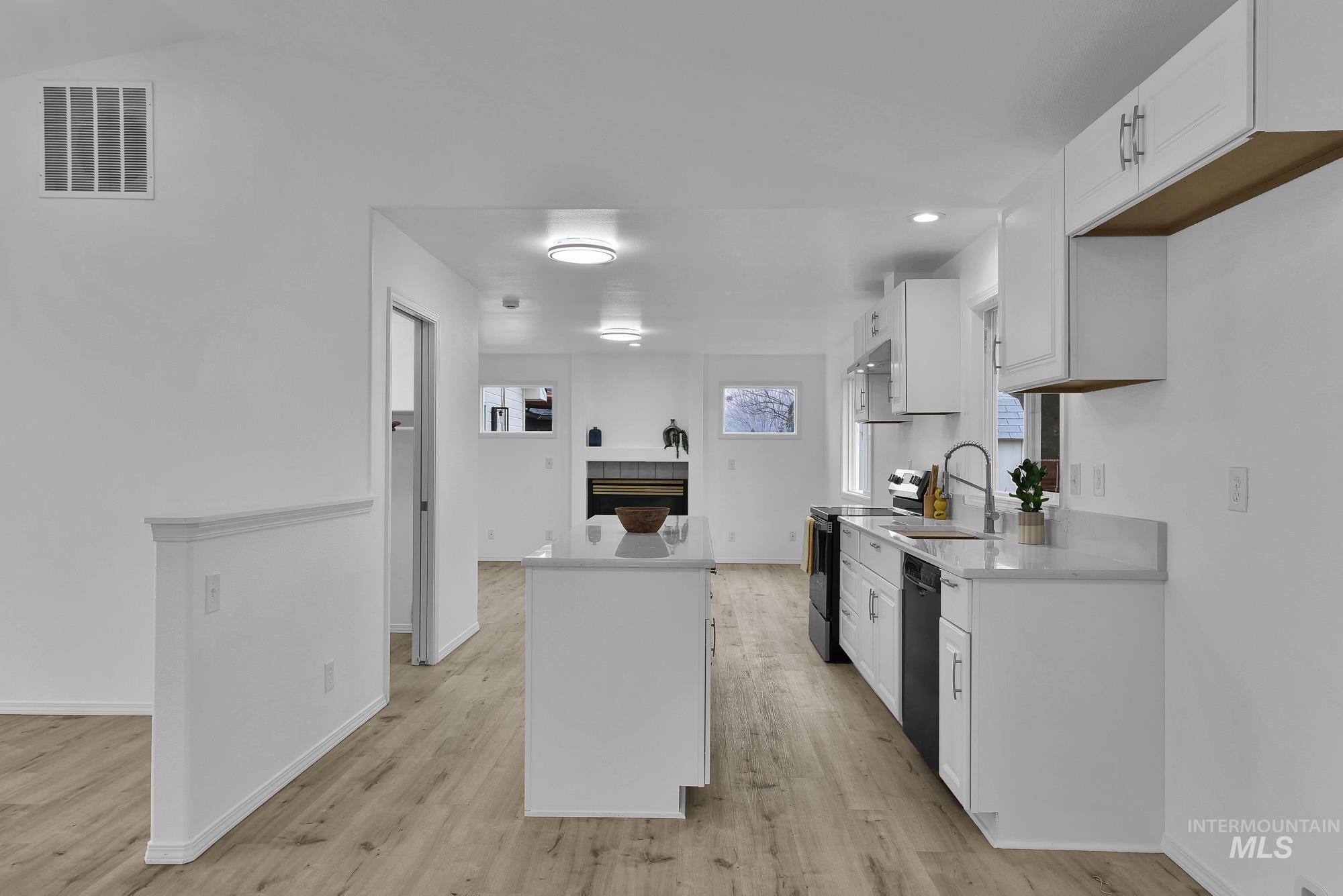 10838 W Tidewater Ct, Boise, Idaho 83713, 4 Bedrooms, 2 Bathrooms, Residential For Sale, Price $489,000,MLS 98972402