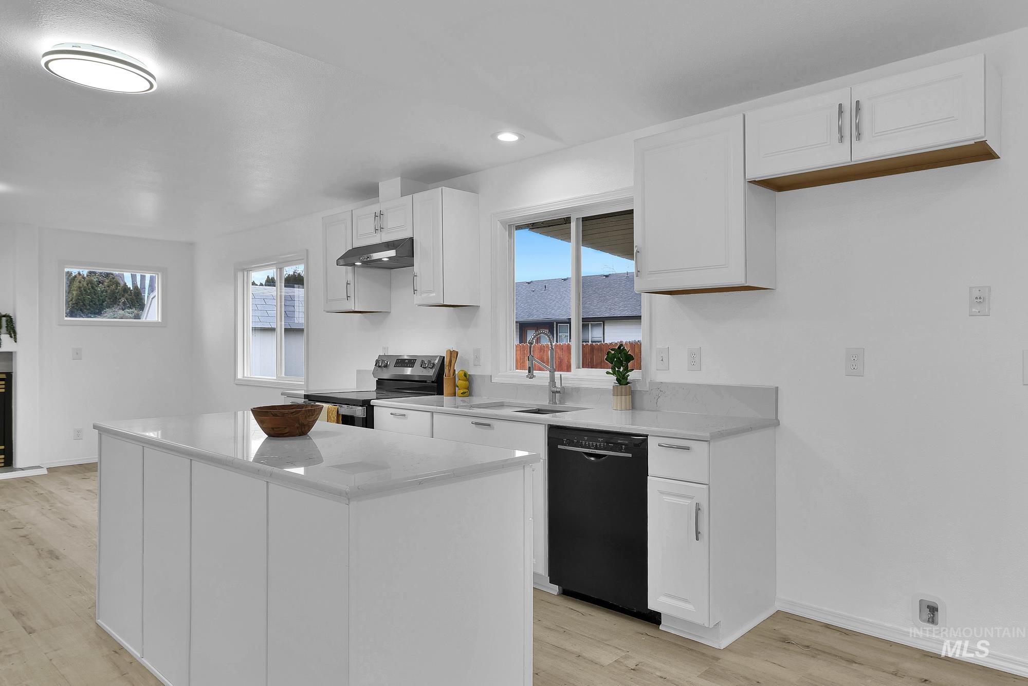 10838 W Tidewater Ct, Boise, Idaho 83713, 4 Bedrooms, 2 Bathrooms, Residential For Sale, Price $489,000,MLS 98972402