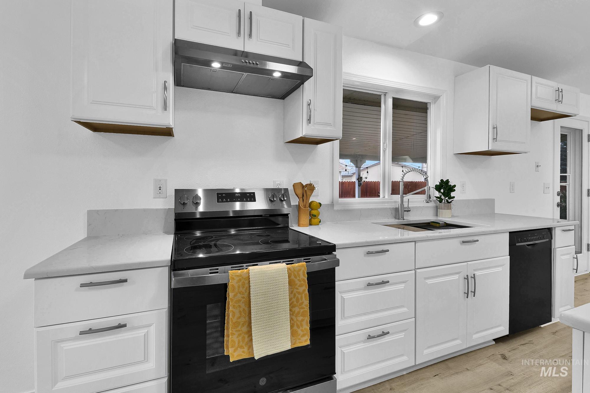 10838 W Tidewater Ct, Boise, Idaho 83713, 4 Bedrooms, 2 Bathrooms, Residential For Sale, Price $489,000,MLS 98972402