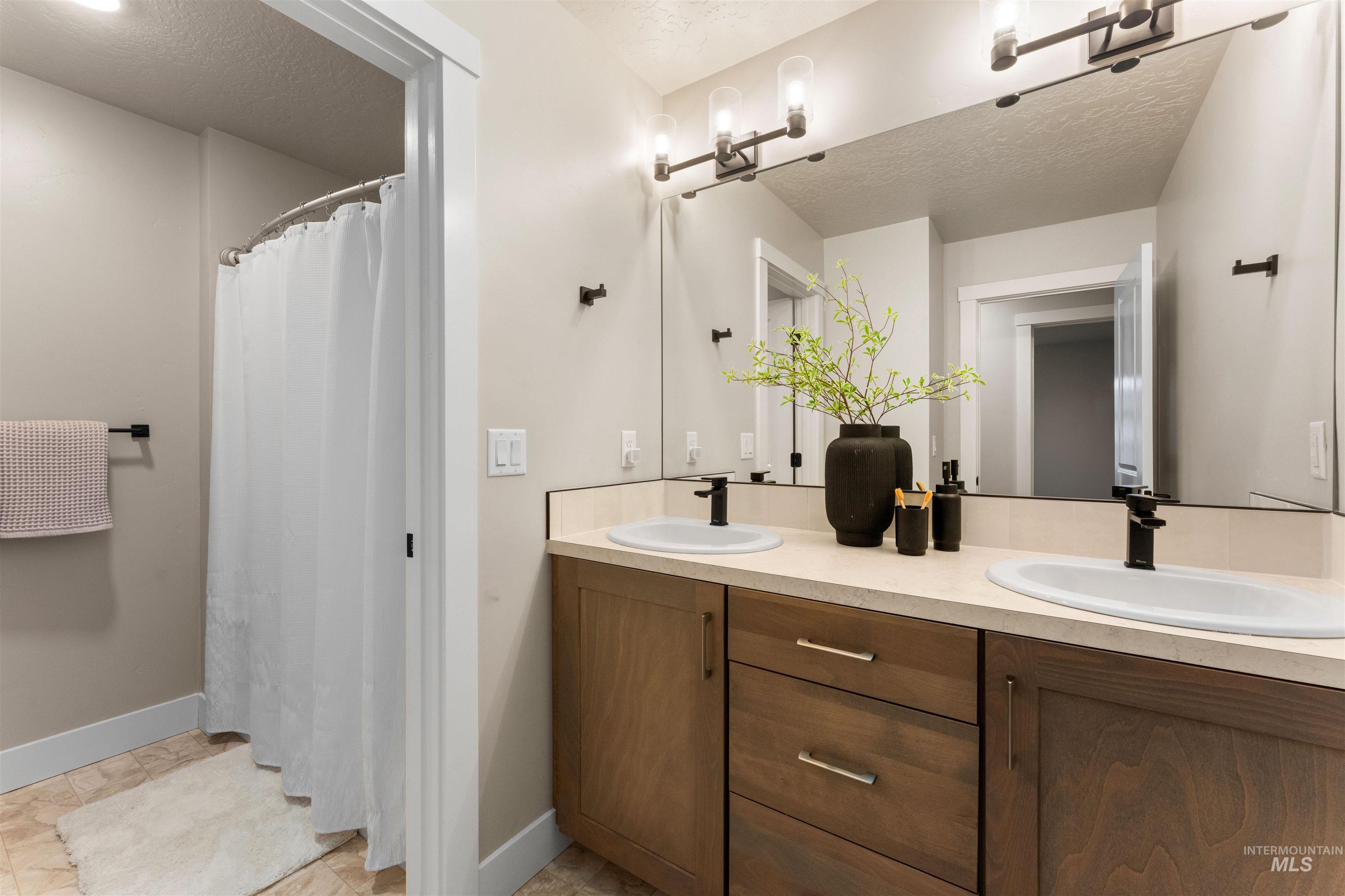 1415 W Tiger Eye St, Kuna, Idaho 83634, 4 Bedrooms, 2.5 Bathrooms, Residential For Sale, Price $549,900,MLS 98972403