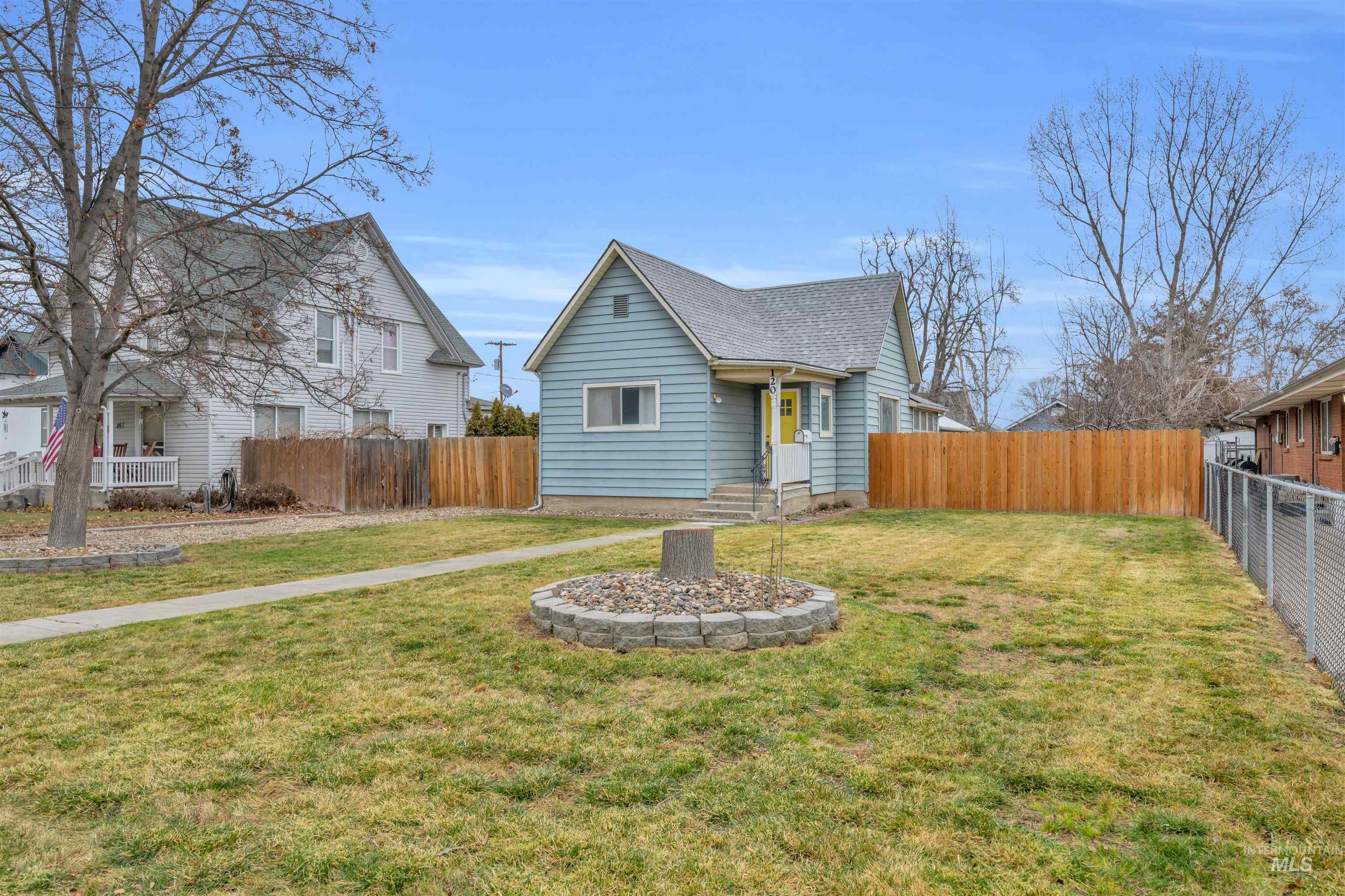 120 S Locust Street, Nampa, Idaho 83686, 3 Bedrooms, 1 Bathroom, Residential For Sale, Price $315,000,MLS 98972404