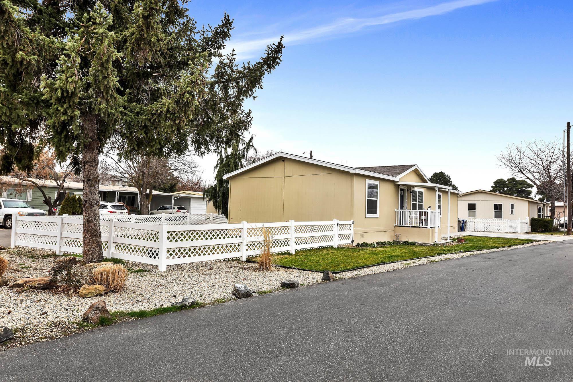8483 W Irving Ln, Boise, Idaho 83704, 4 Bedrooms, 2 Bathrooms, Residential For Sale, Price $175,000,MLS 98972405