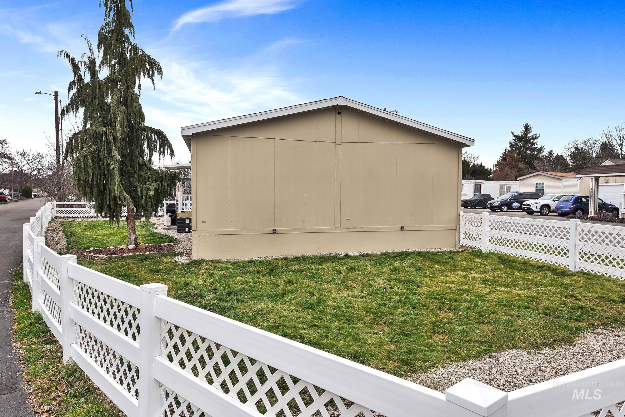 8483 W Irving Ln, Boise, Idaho 83704, 4 Bedrooms, 2 Bathrooms, Residential For Sale, Price $175,000,MLS 98972405