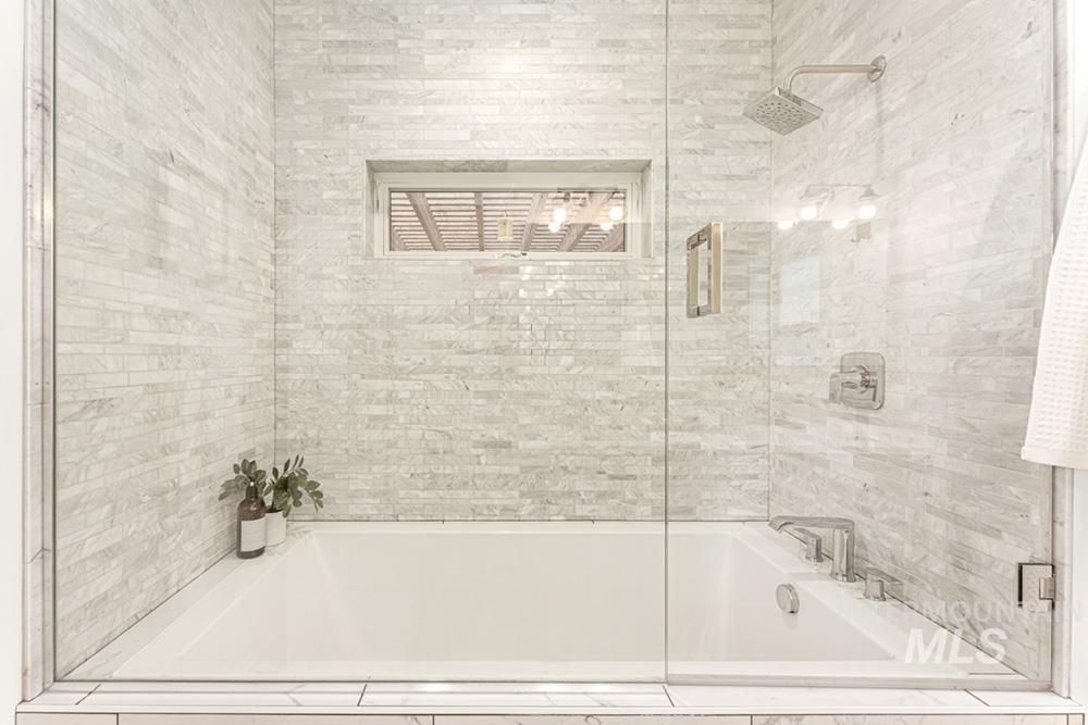 1806 W Washington St, Boise, Idaho 83702, 3 Bedrooms, 3 Bathrooms, Residential For Sale, Price $965,000,MLS 98972409