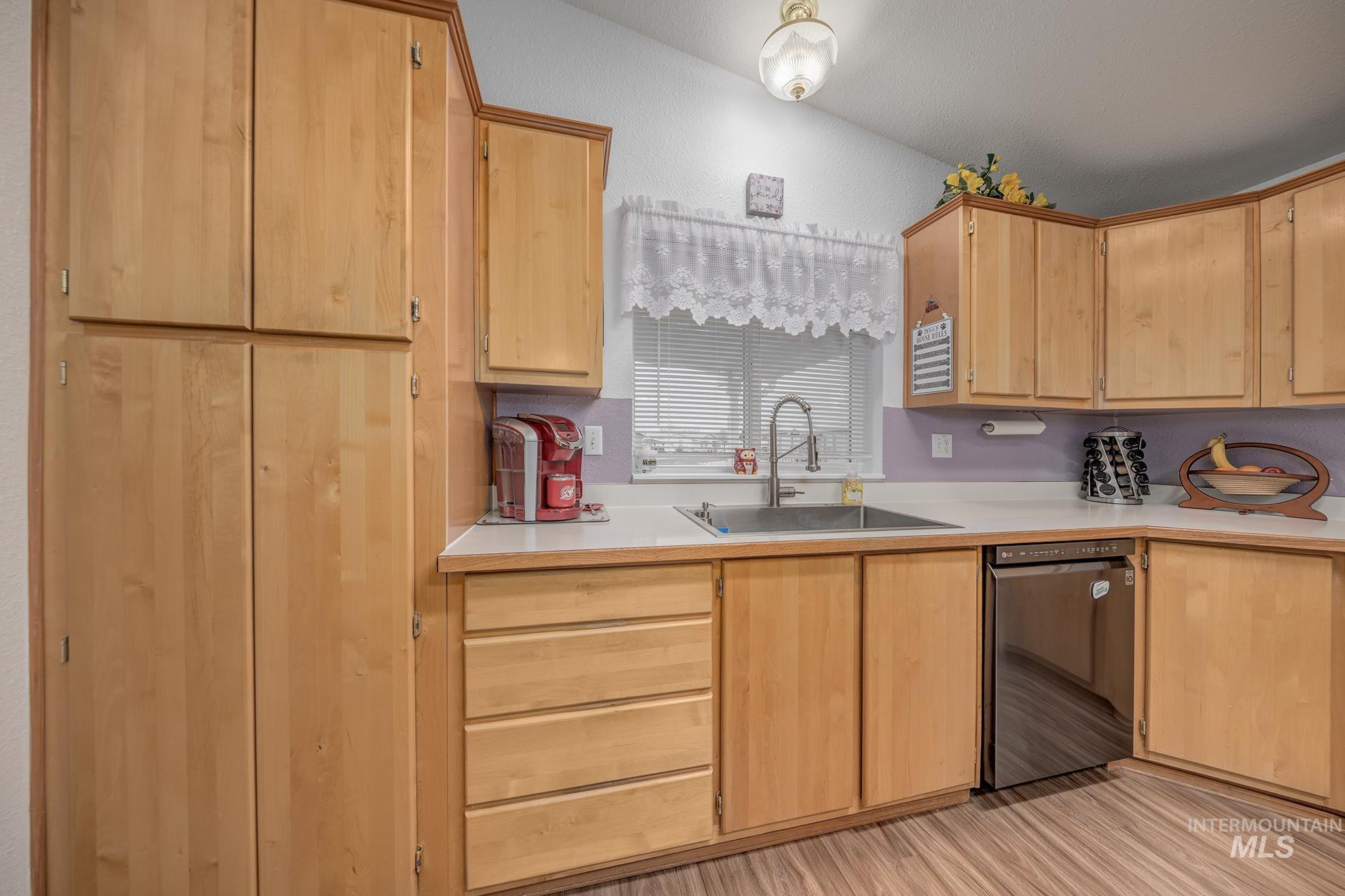 2750 Alden, Fruitland, Idaho 83619, 3 Bedrooms, 2 Bathrooms, Residential For Sale, Price $275,000,MLS 98972411