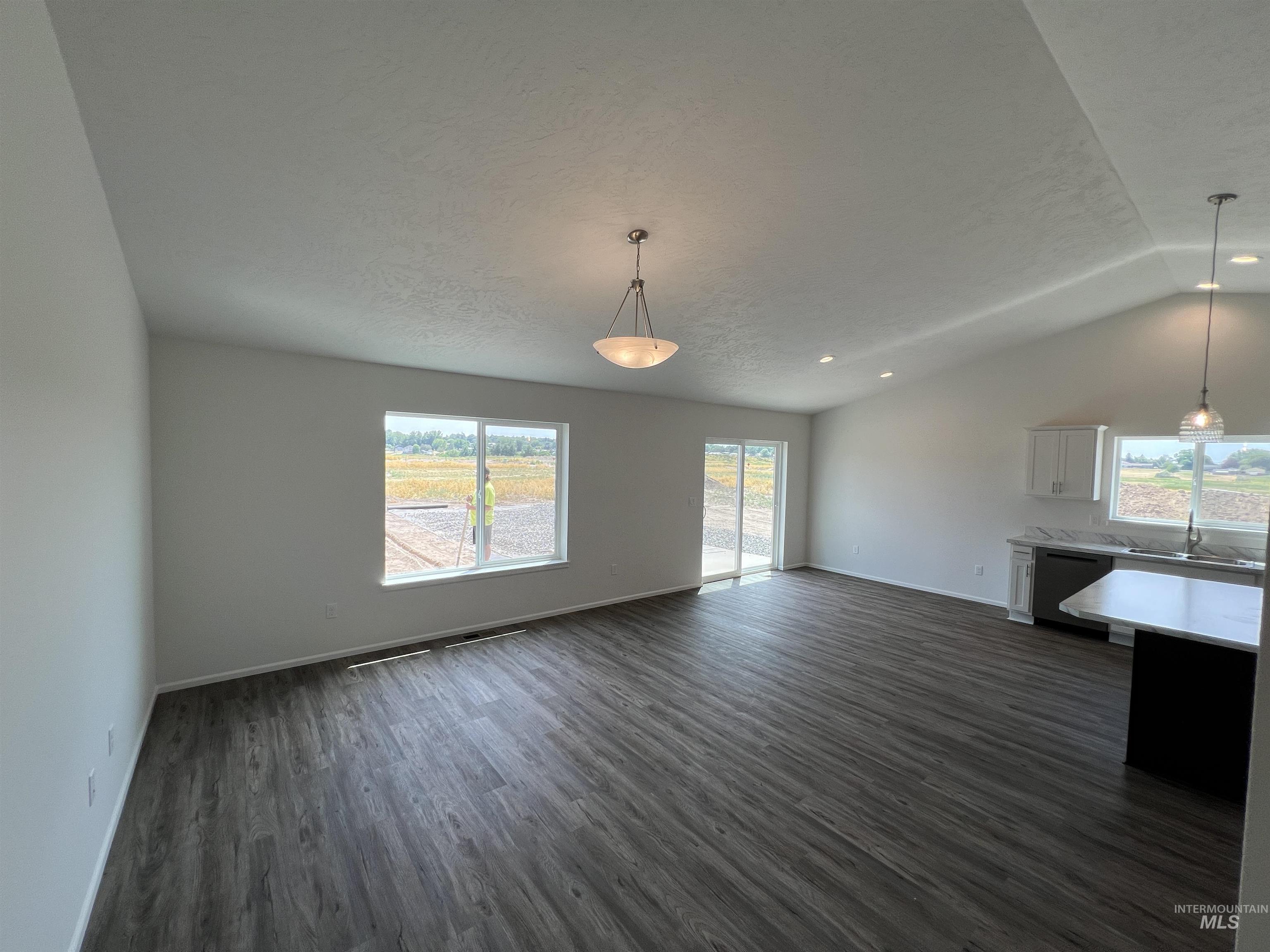 1738 Yellowstone Court, Lewiston, Idaho 83501, 3 Bedrooms, 2 Bathrooms, Residential For Sale, Price $389,900,MLS 98972412