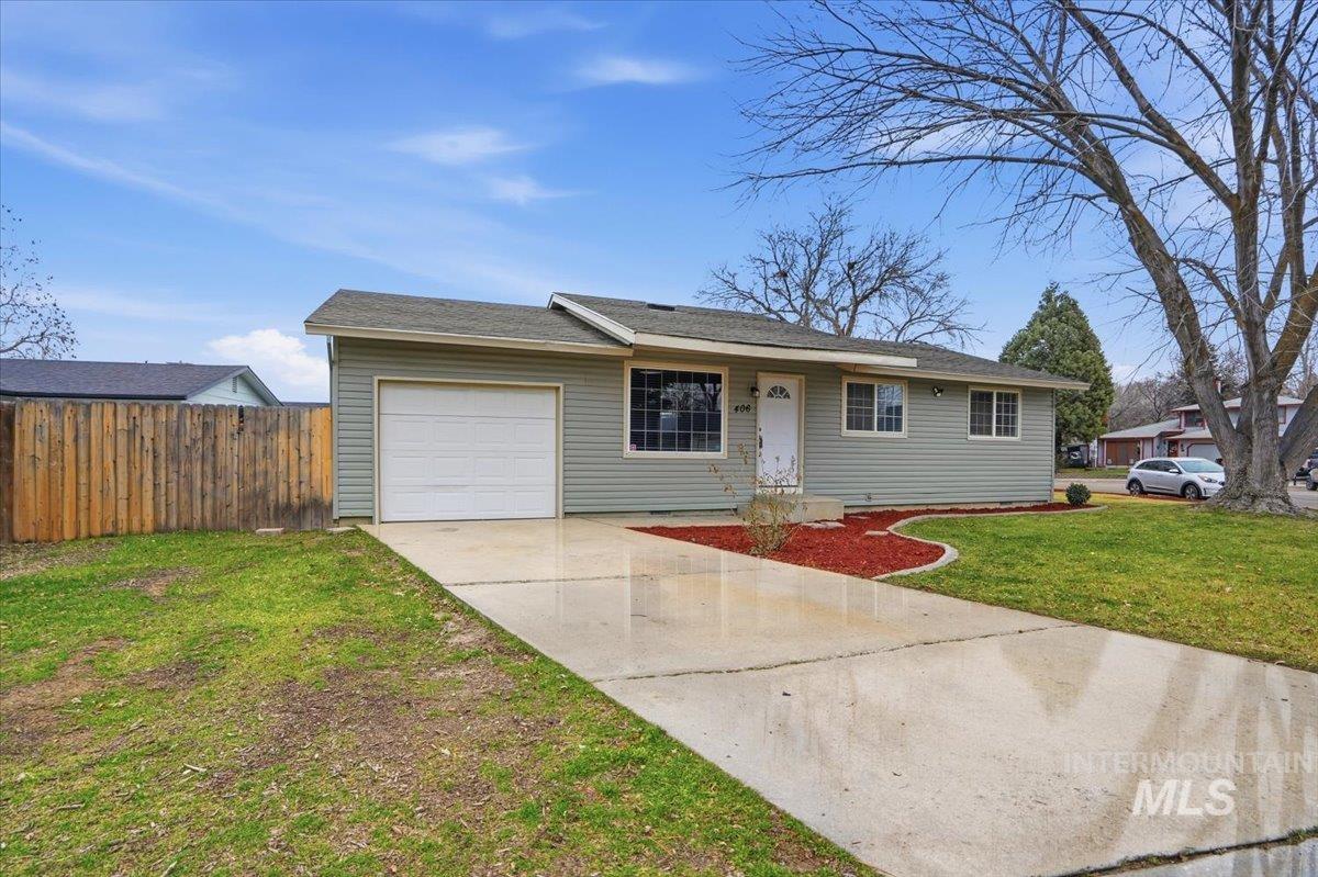 406 N Shady Grove Pl, Kuna, Idaho 83634, 3 Bedrooms, 1.5 Bathrooms, Residential For Sale, Price $339,000,MLS 98972414