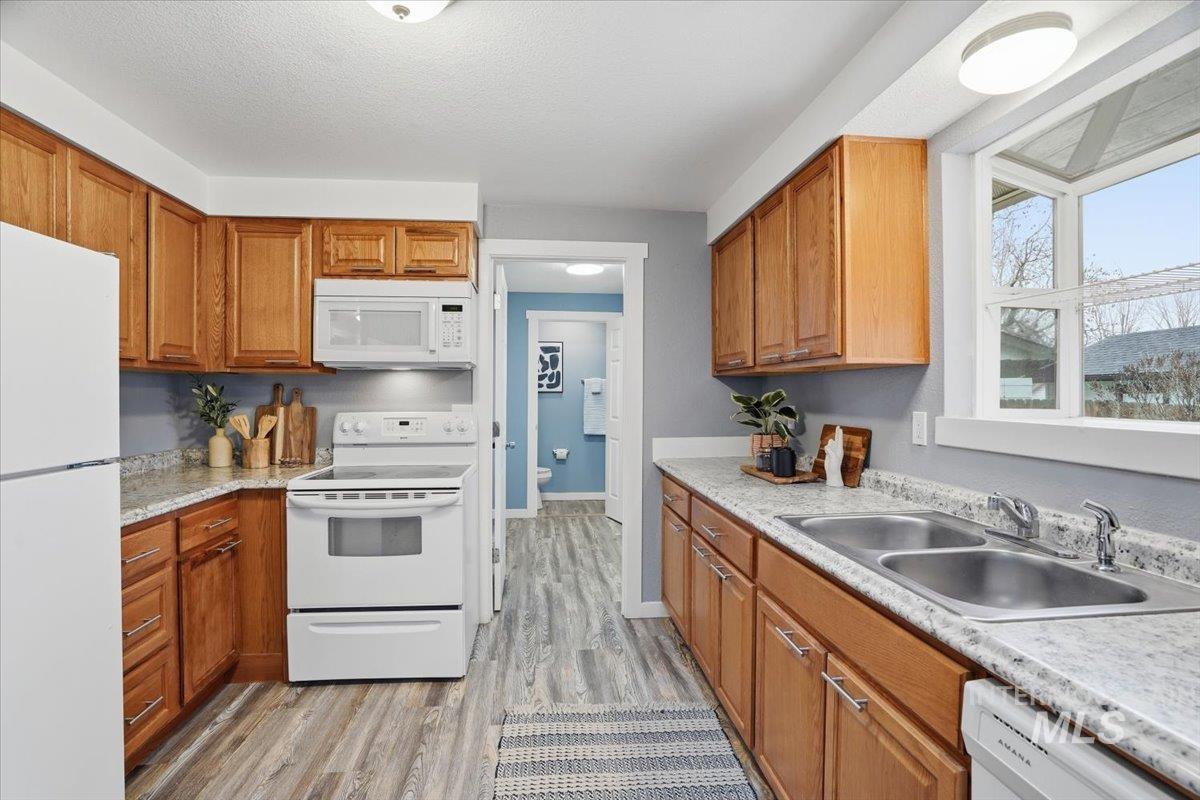 406 N Shady Grove Pl, Kuna, Idaho 83634, 3 Bedrooms, 1.5 Bathrooms, Residential For Sale, Price $339,000,MLS 98972414