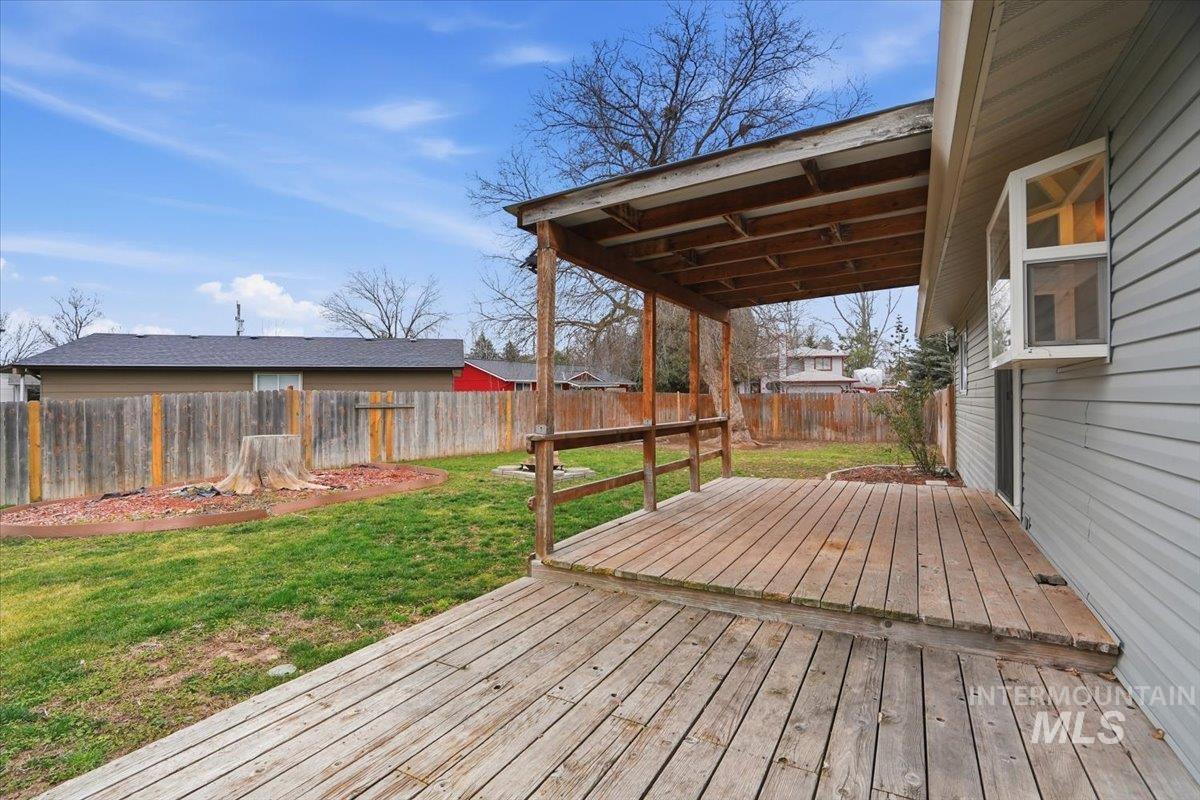 406 N Shady Grove Pl, Kuna, Idaho 83634, 3 Bedrooms, 1.5 Bathrooms, Residential For Sale, Price $339,000,MLS 98972414