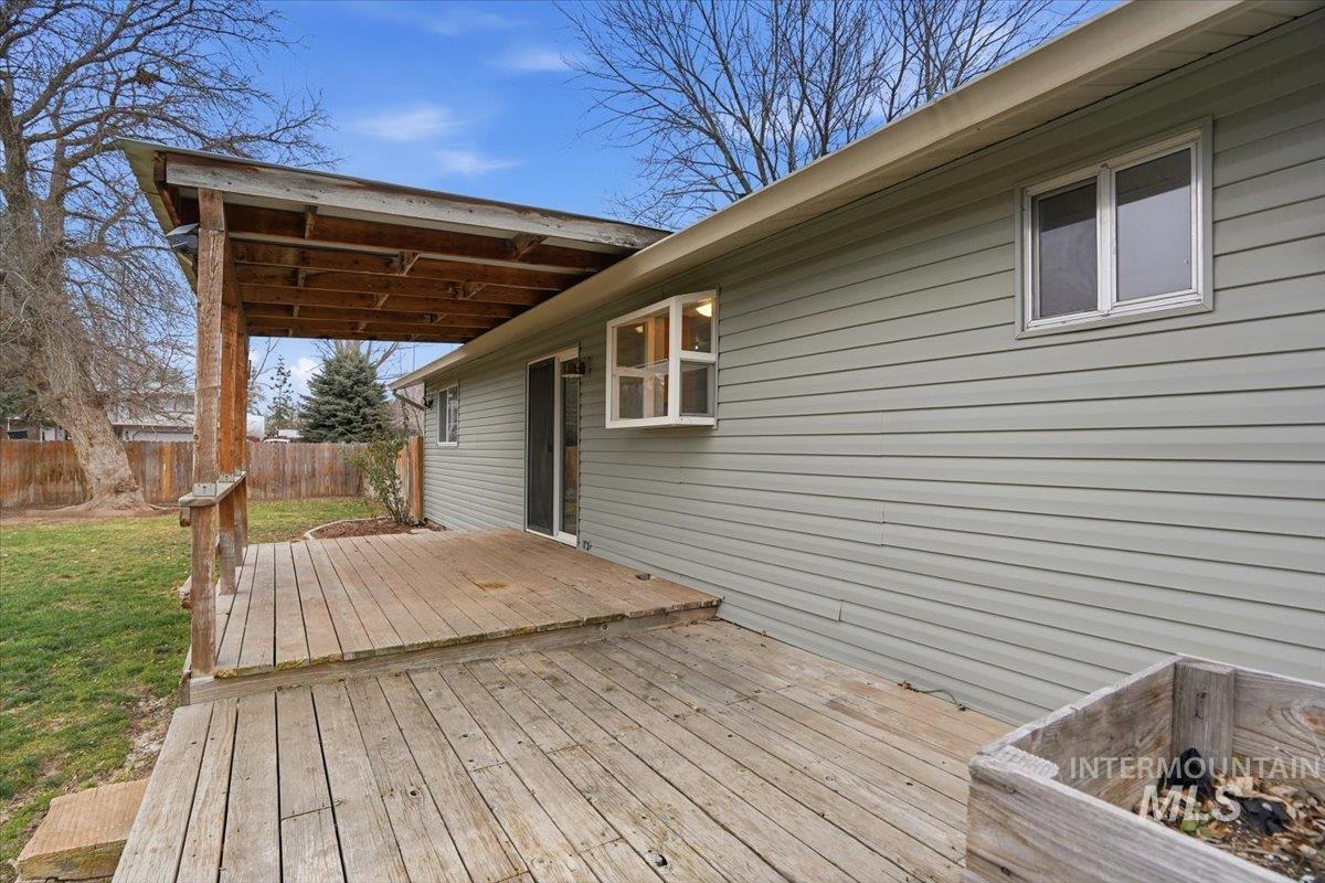 406 N Shady Grove Pl, Kuna, Idaho 83634, 3 Bedrooms, 1.5 Bathrooms, Residential For Sale, Price $339,000,MLS 98972414