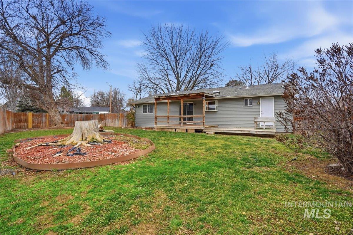 406 N Shady Grove Pl, Kuna, Idaho 83634, 3 Bedrooms, 1.5 Bathrooms, Residential For Sale, Price $339,000,MLS 98972414