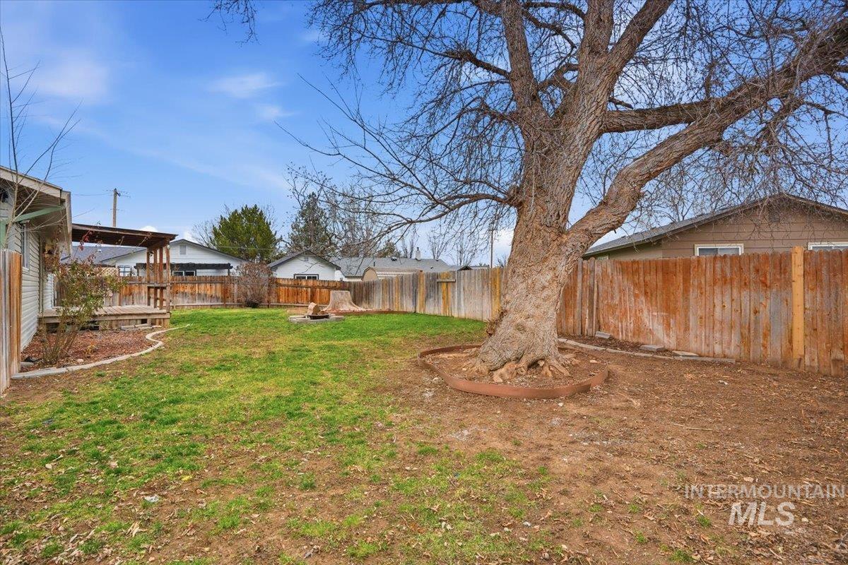 406 N Shady Grove Pl, Kuna, Idaho 83634, 3 Bedrooms, 1.5 Bathrooms, Residential For Sale, Price $339,000,MLS 98972414