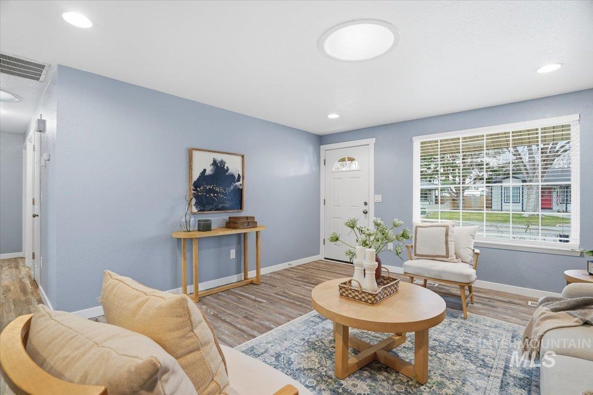 406 N Shady Grove Pl, Kuna, Idaho 83634, 3 Bedrooms, 1.5 Bathrooms, Residential For Sale, Price $339,000,MLS 98972414