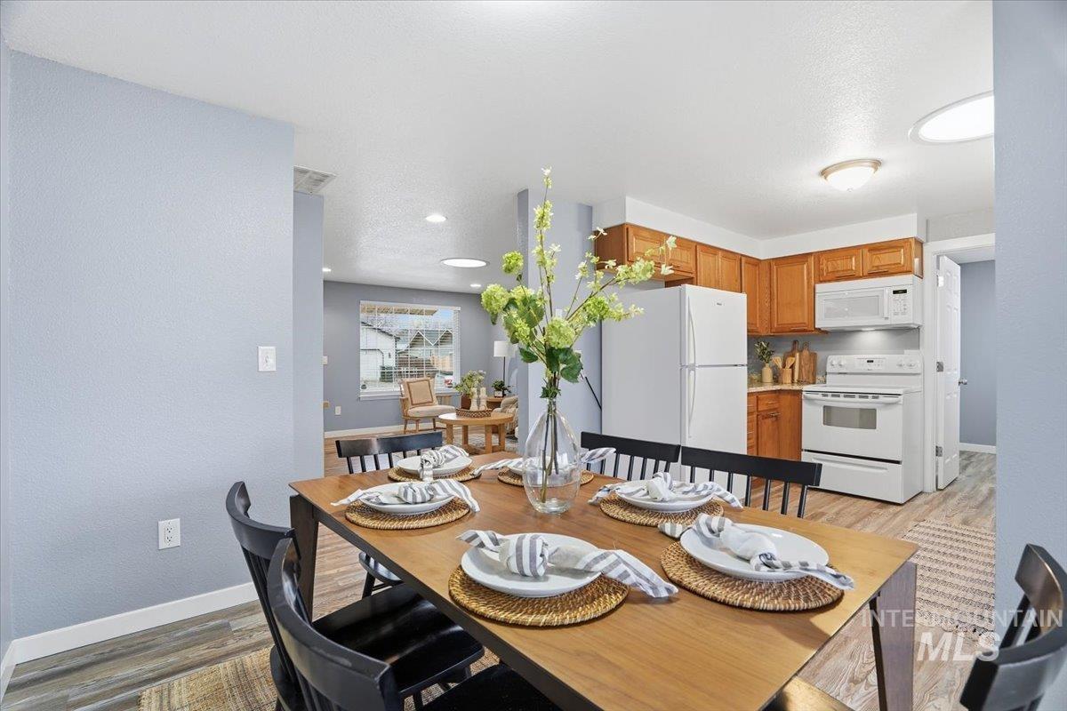 406 N Shady Grove Pl, Kuna, Idaho 83634, 3 Bedrooms, 1.5 Bathrooms, Residential For Sale, Price $339,000,MLS 98972414