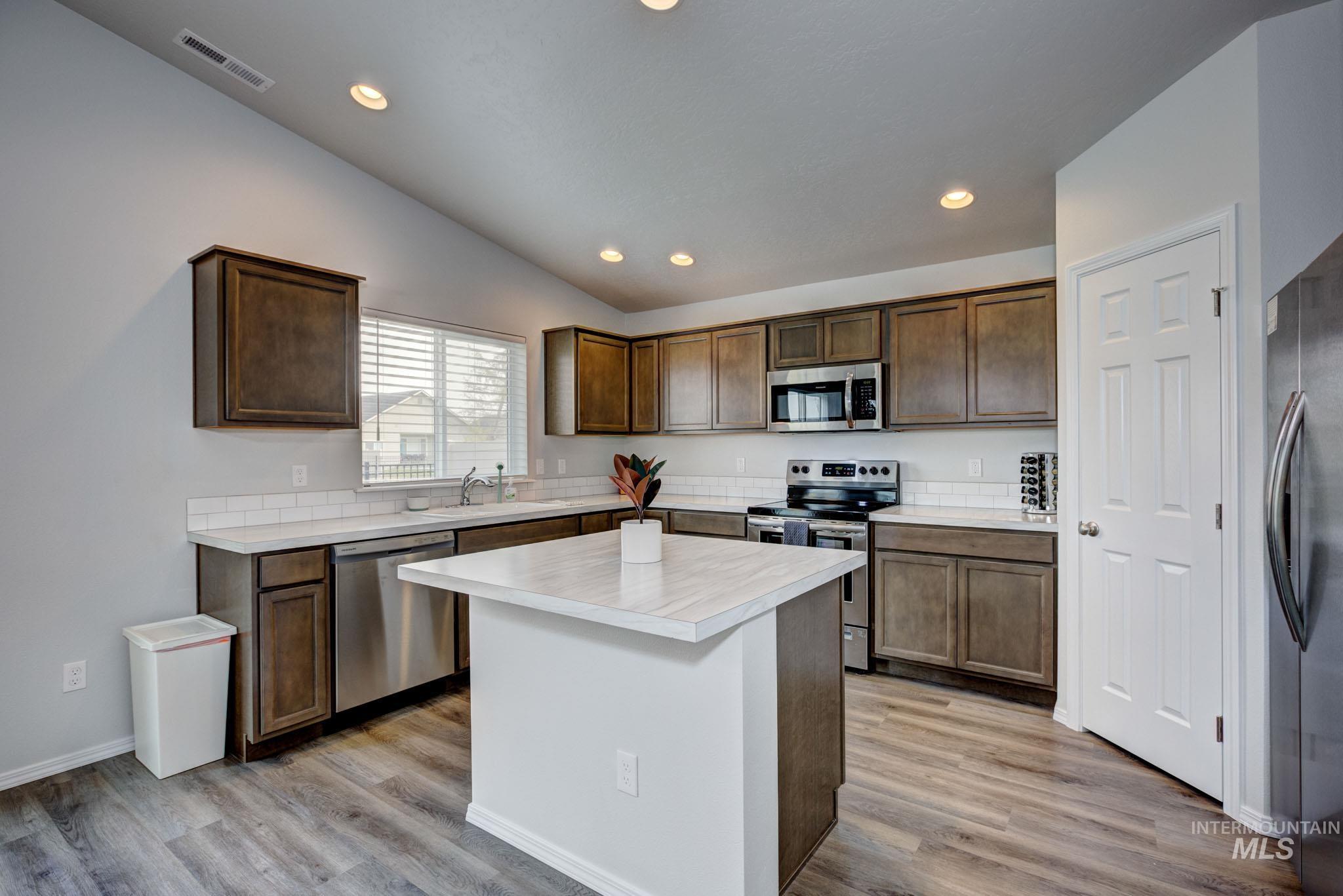 4394 W Sunny Cove St, Meridian, Idaho 83646, 4 Bedrooms, 2 Bathrooms, Residential For Sale, Price $499,900,MLS 98972416