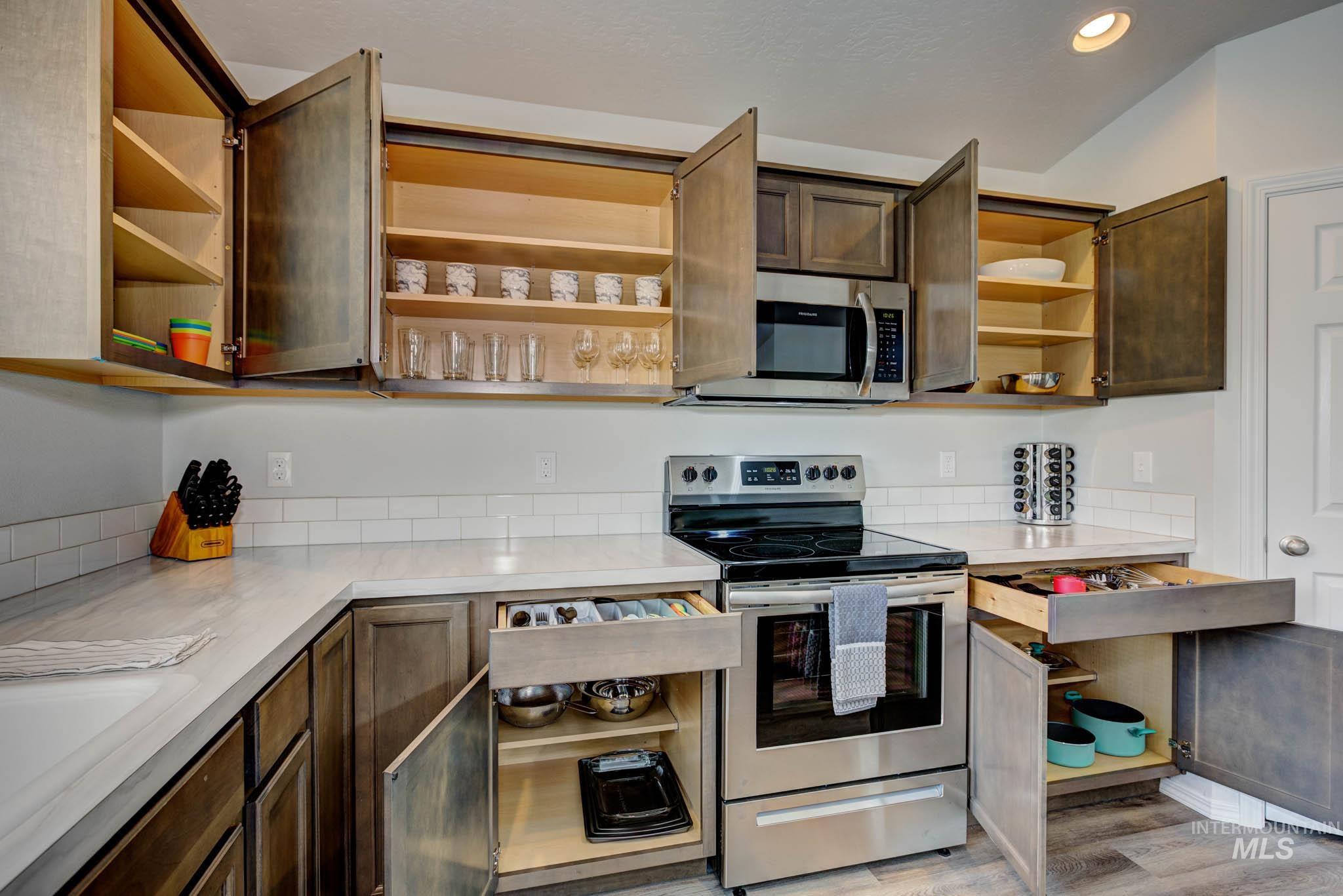 4394 W Sunny Cove St, Meridian, Idaho 83646, 4 Bedrooms, 2 Bathrooms, Residential For Sale, Price $499,900,MLS 98972416