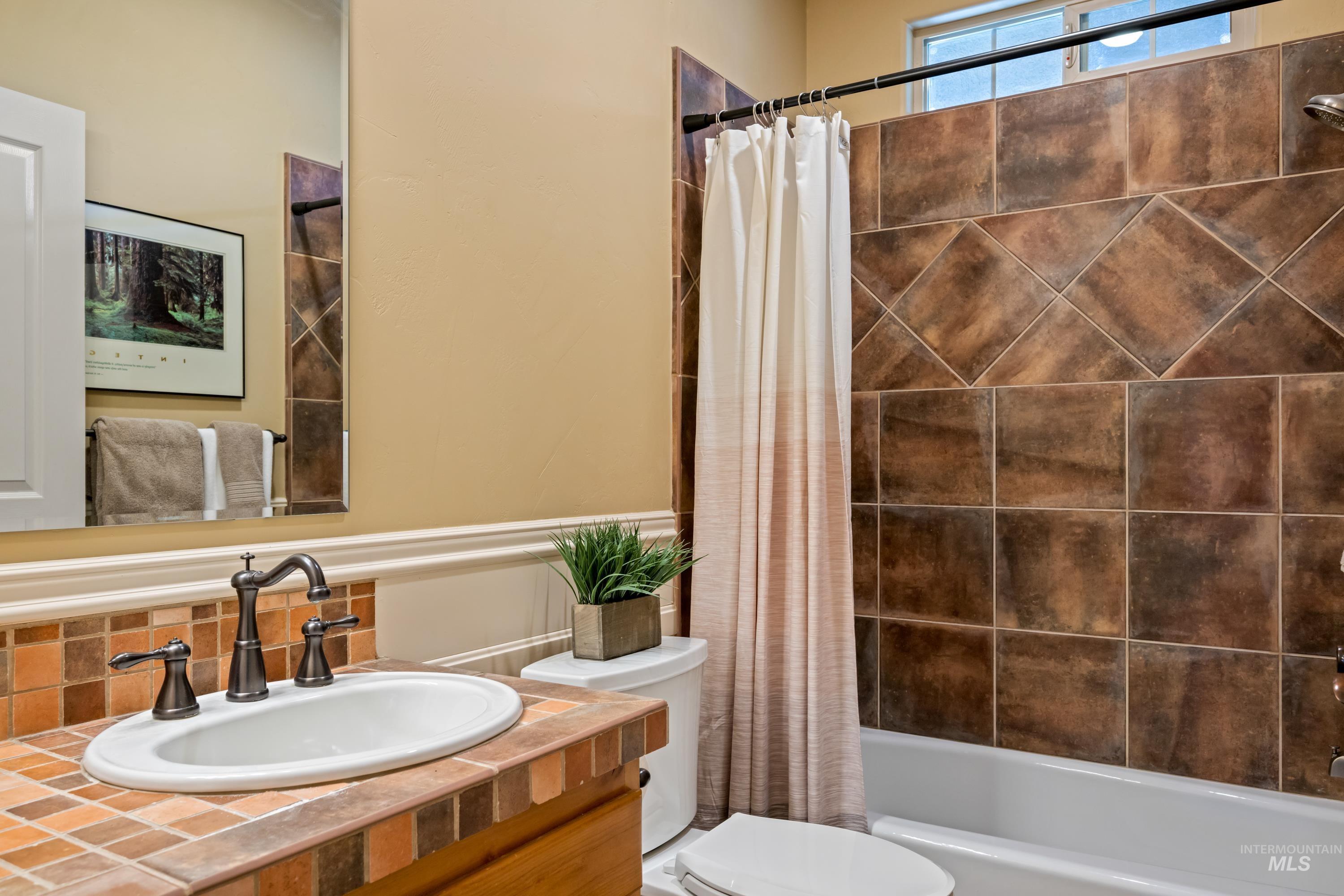 647 W Water Grove Drive, Eagle, Idaho 83616, 5 Bedrooms, 4.5 Bathrooms, Residential For Sale, Price $1,199,000,MLS 98972419