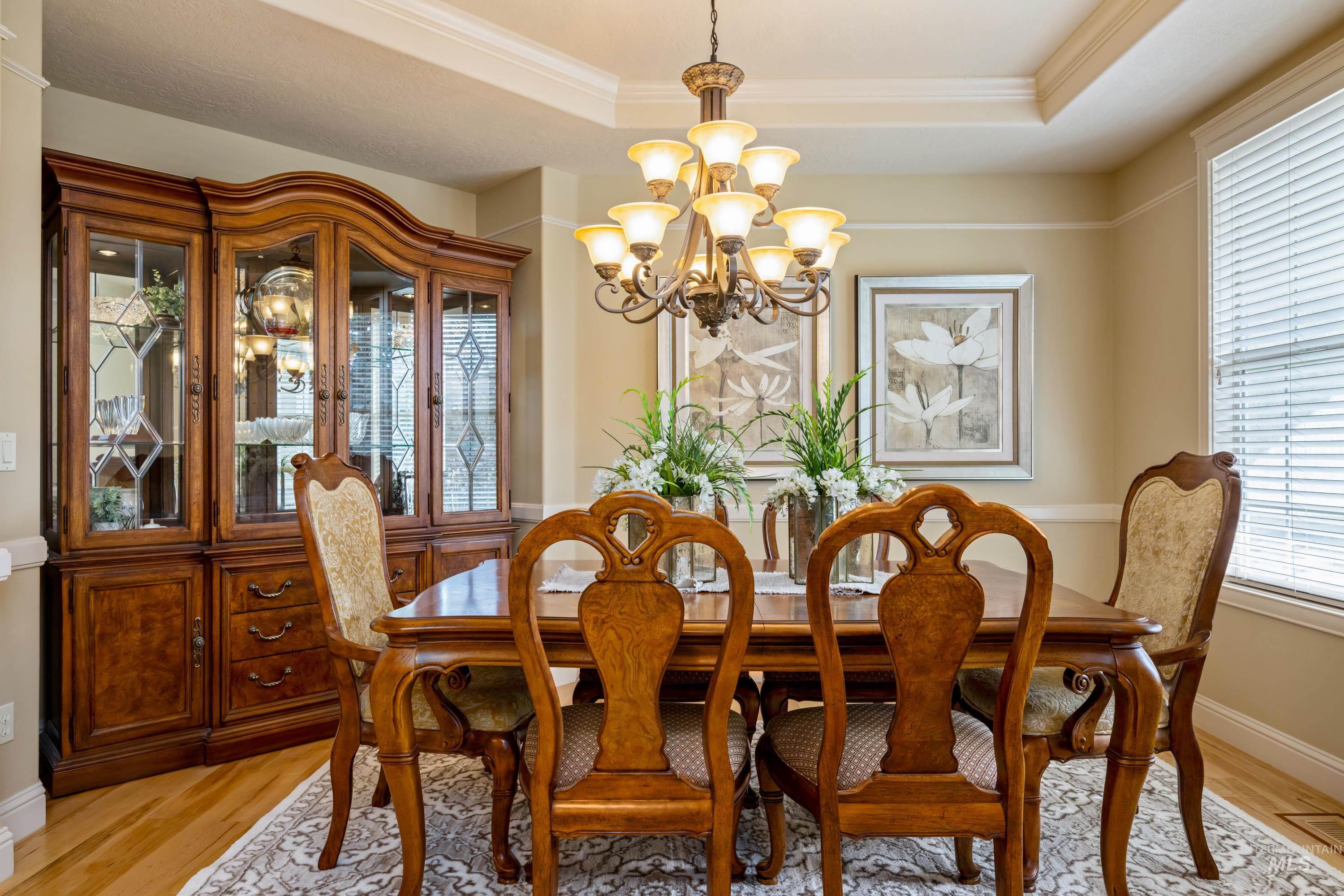 647 W Water Grove Drive, Eagle, Idaho 83616, 5 Bedrooms, 4.5 Bathrooms, Residential For Sale, Price $1,199,000,MLS 98972419