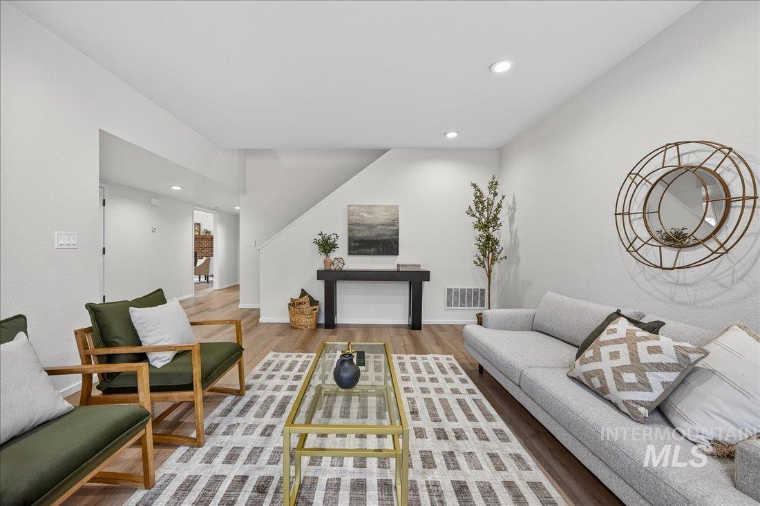 1549 E Lenz Lane, Boise, Idaho 83712, 3 Bedrooms, 2.5 Bathrooms, Residential For Sale, Price $799,900,MLS 98972420