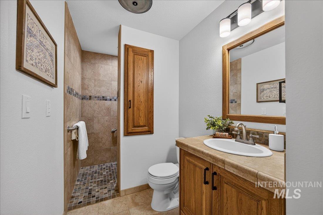 1549 E Lenz Lane, Boise, Idaho 83712, 3 Bedrooms, 2.5 Bathrooms, Residential For Sale, Price $799,900,MLS 98972420