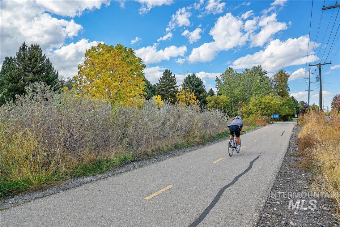 1549 E Lenz Lane, Boise, Idaho 83712, 3 Bedrooms, 2.5 Bathrooms, Residential For Sale, Price $799,900,MLS 98972420