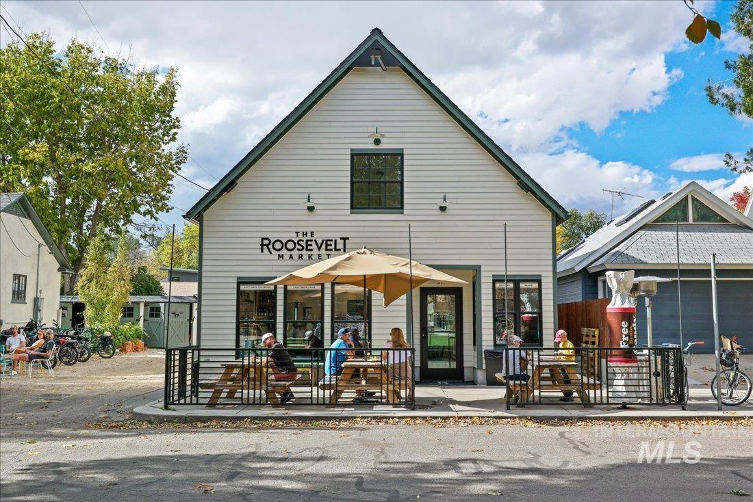 1549 E Lenz Lane, Boise, Idaho 83712, 3 Bedrooms, 2.5 Bathrooms, Residential For Sale, Price $750,000,MLS 98972420