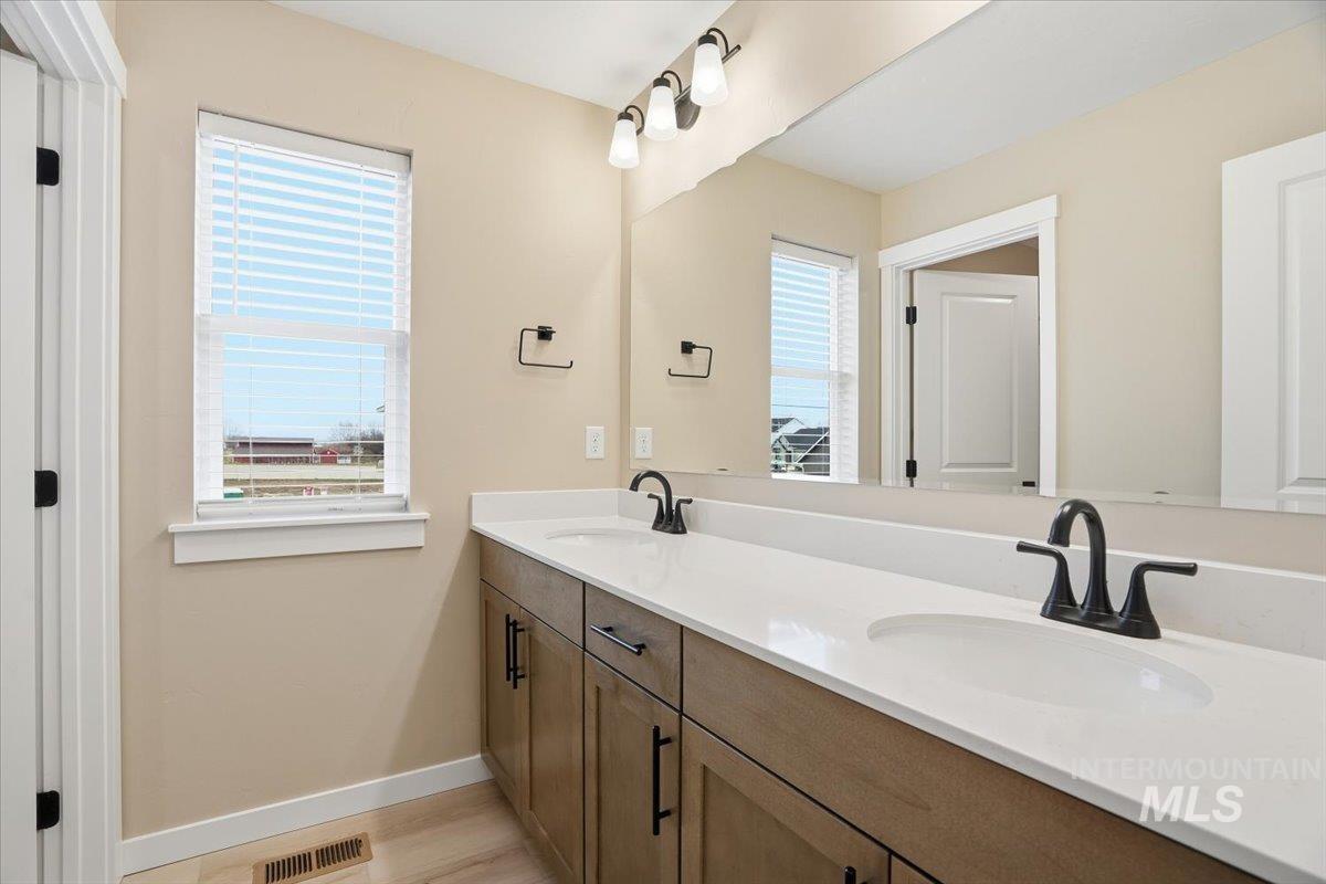 2315 N Silver Wolf Pl, Star, Idaho 83669, 5 Bedrooms, 4 Bathrooms, Residential For Sale, Price $679,990,MLS 98972425