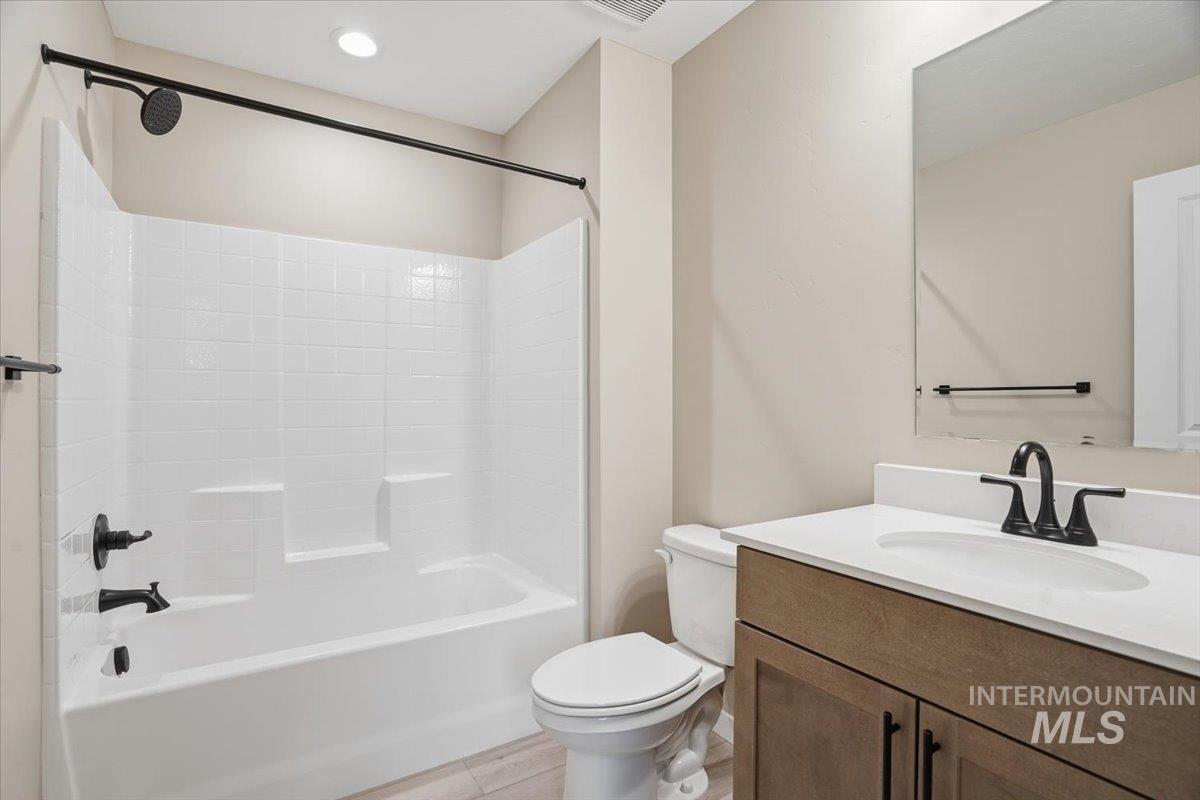 2315 N Silver Wolf Pl, Star, Idaho 83669, 5 Bedrooms, 4 Bathrooms, Residential For Sale, Price $679,990,MLS 98972425