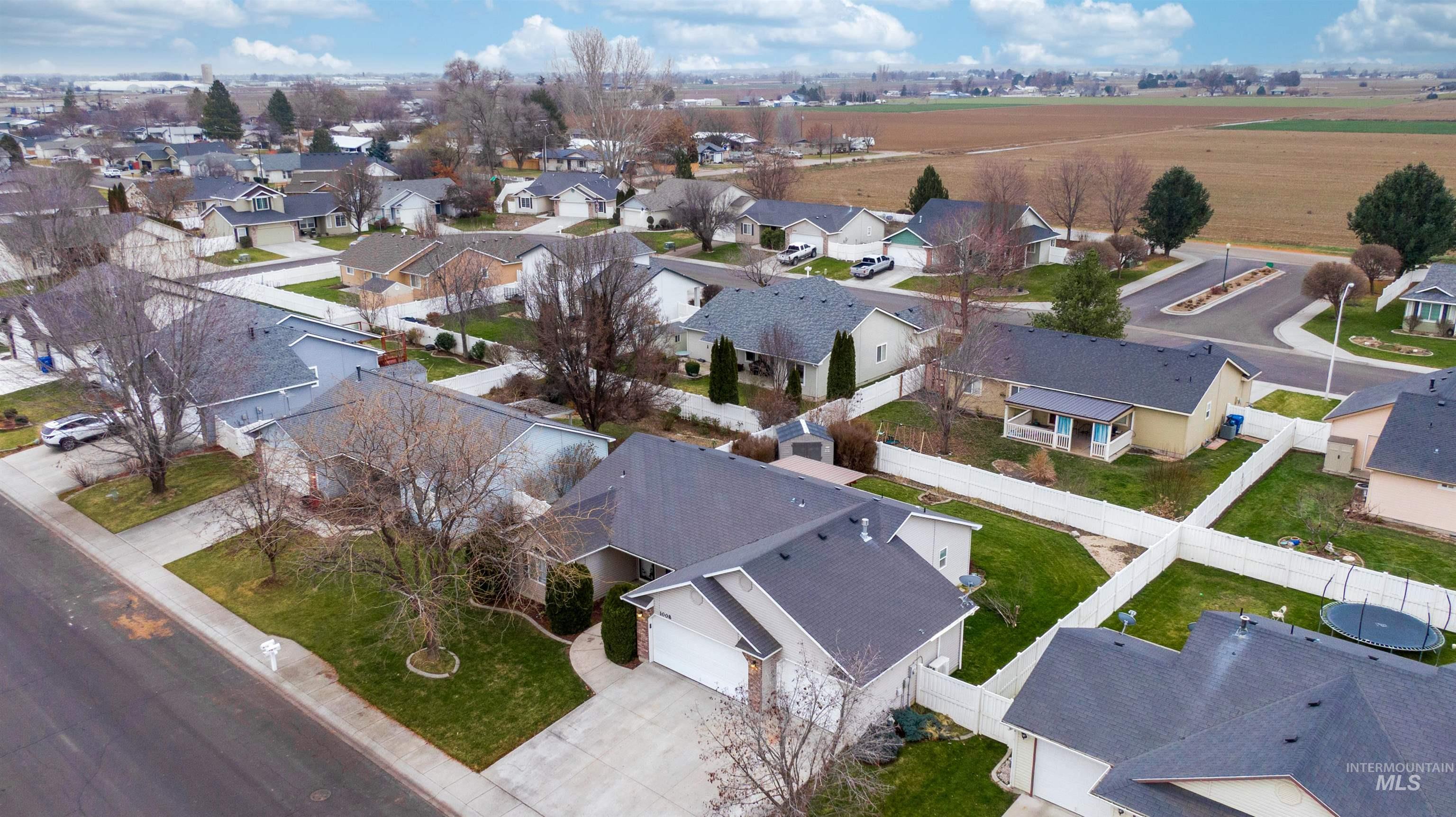 1008 Pintail St, Fruitland, Idaho 83619, 3 Bedrooms, 2 Bathrooms, Residential For Sale, Price $374,900,MLS 98972427