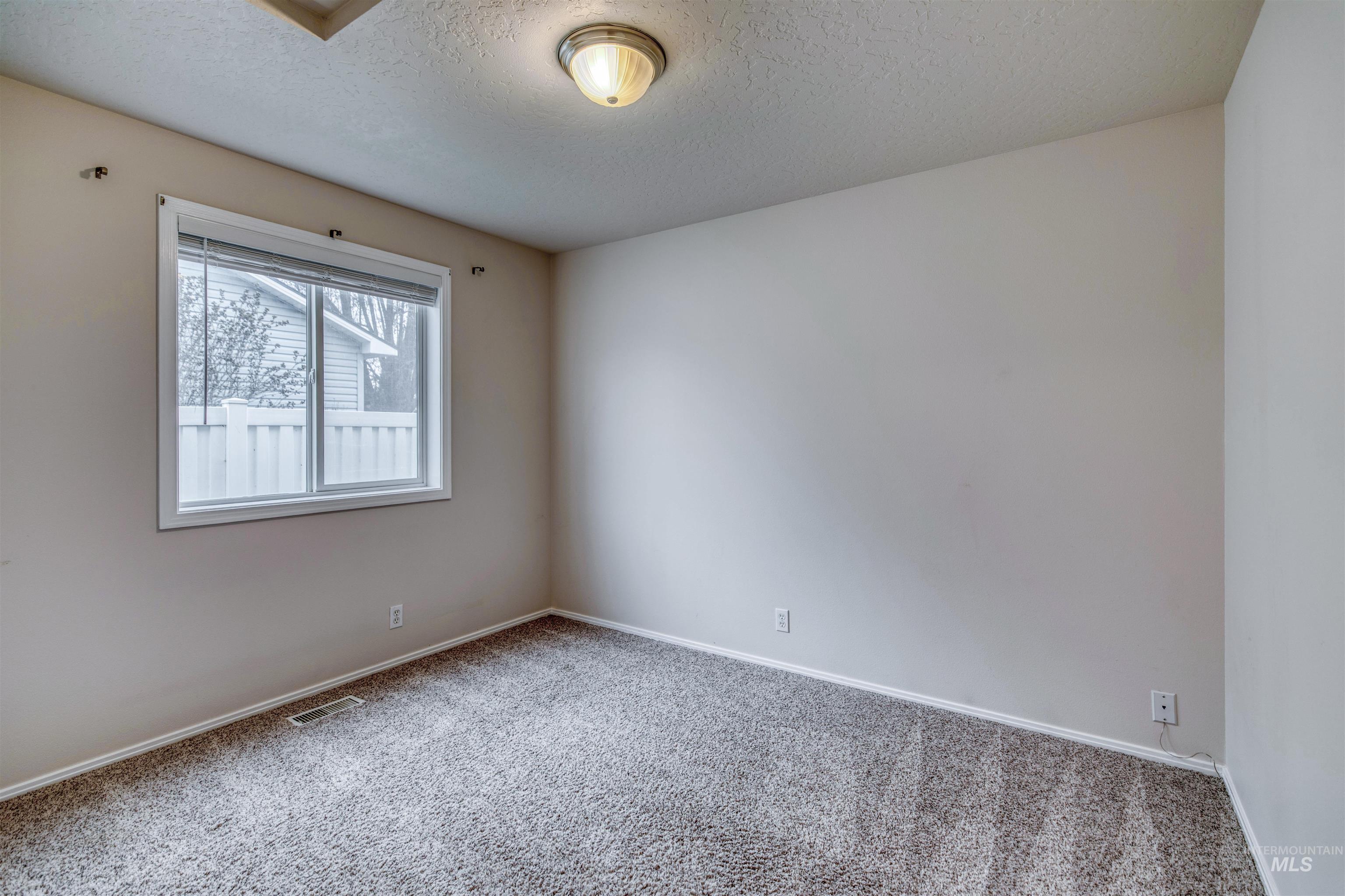 1008 Pintail St, Fruitland, Idaho 83619, 3 Bedrooms, 2 Bathrooms, Residential For Sale, Price $374,900,MLS 98972427