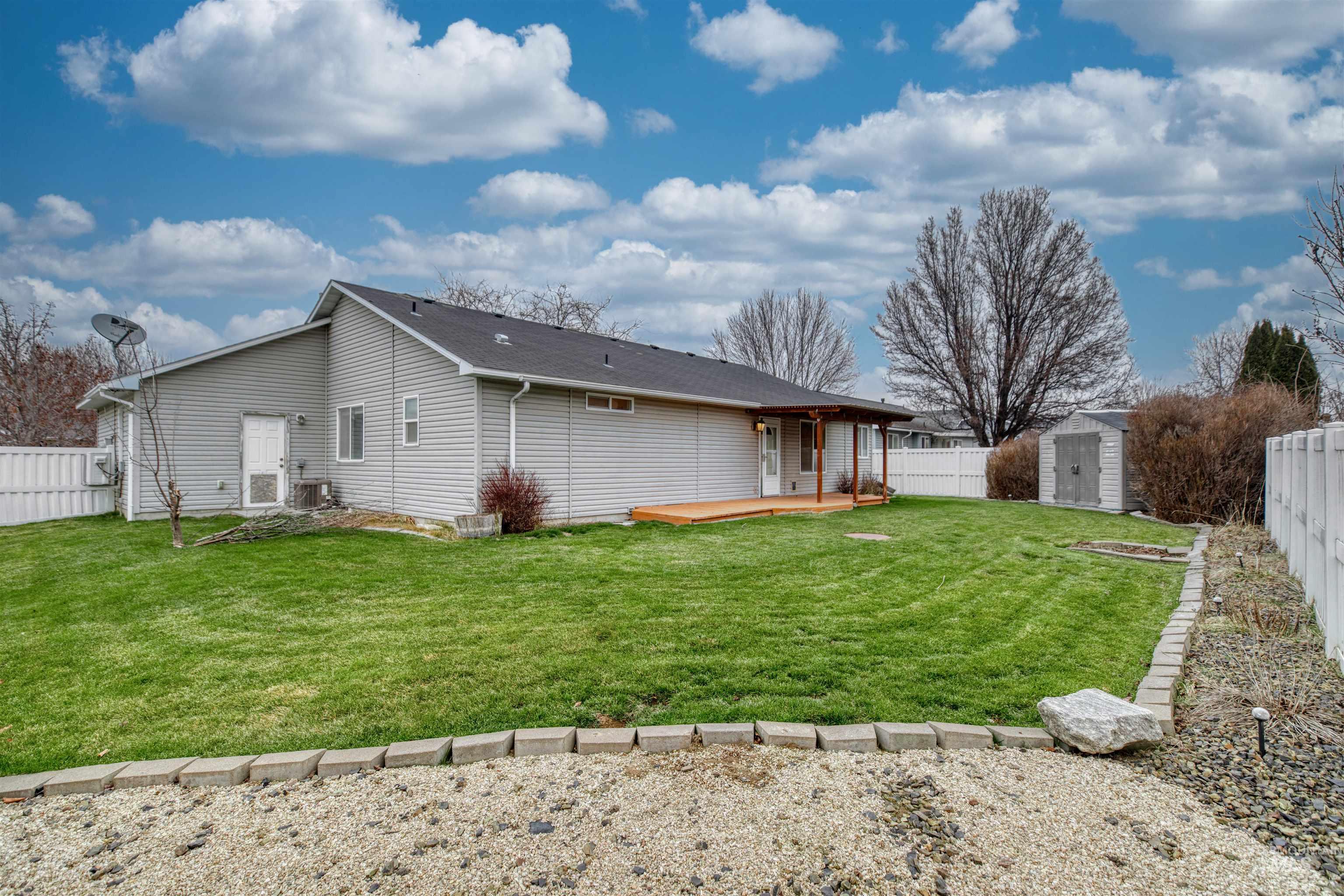 1008 Pintail St, Fruitland, Idaho 83619, 3 Bedrooms, 2 Bathrooms, Residential For Sale, Price $374,900,MLS 98972427