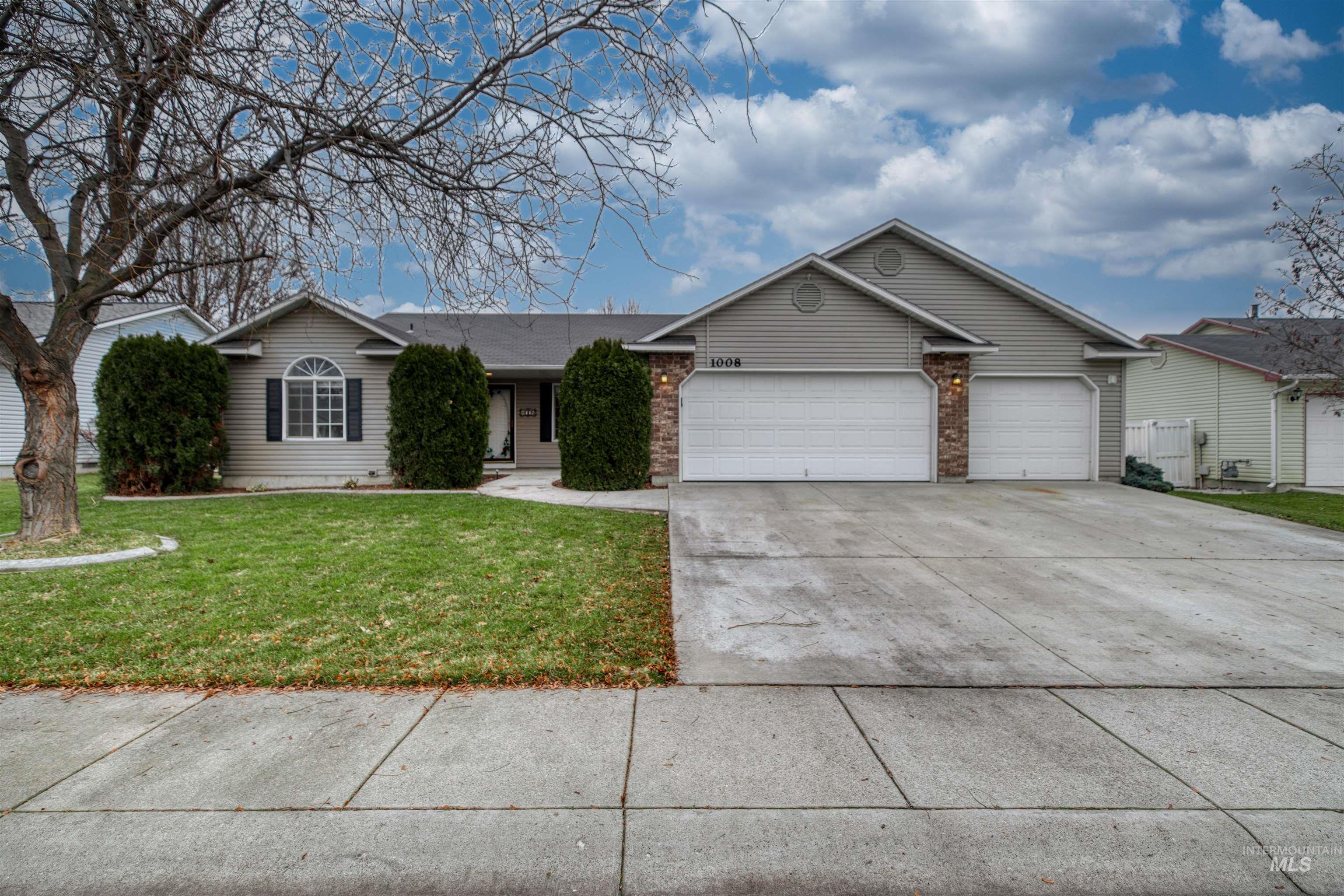 1008 Pintail St, Fruitland, Idaho 83619, 3 Bedrooms, 2 Bathrooms, Residential For Sale, Price $374,900,MLS 98972427