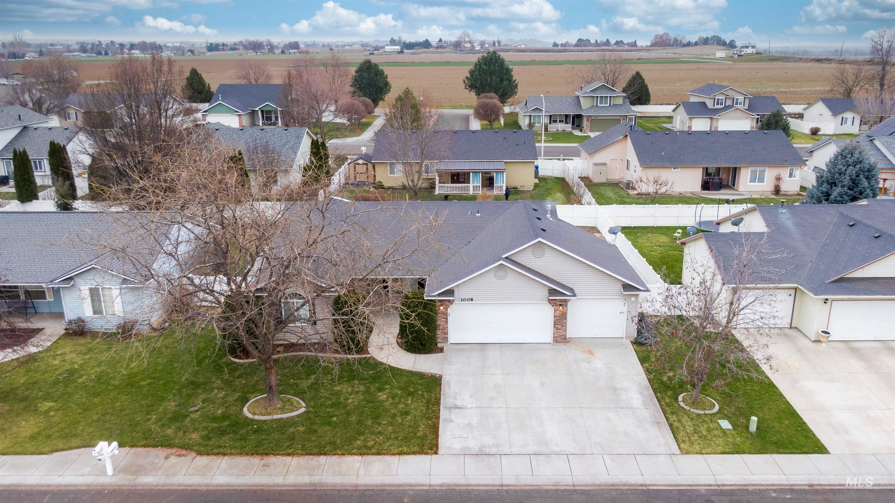 1008 Pintail St, Fruitland, Idaho 83619, 3 Bedrooms, 2 Bathrooms, Residential For Sale, Price $374,900,MLS 98972427