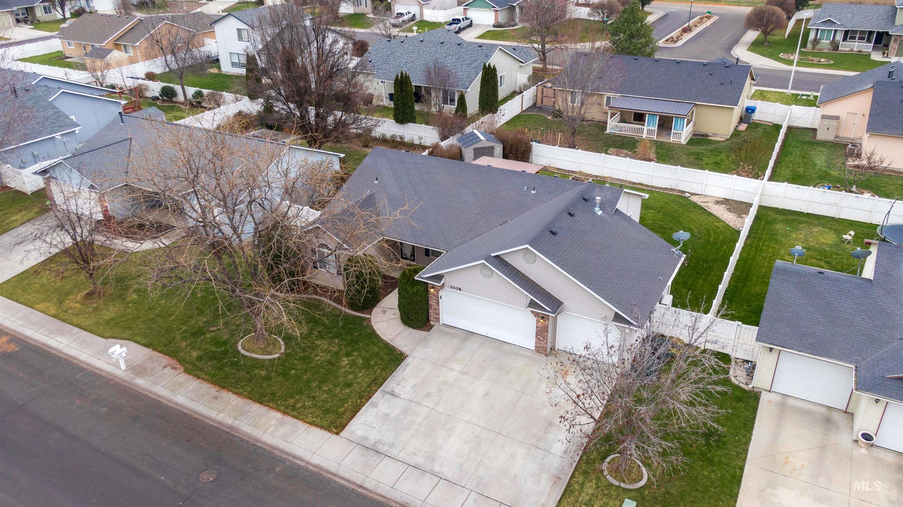 1008 Pintail St, Fruitland, Idaho 83619, 3 Bedrooms, 2 Bathrooms, Residential For Sale, Price $374,900,MLS 98972427